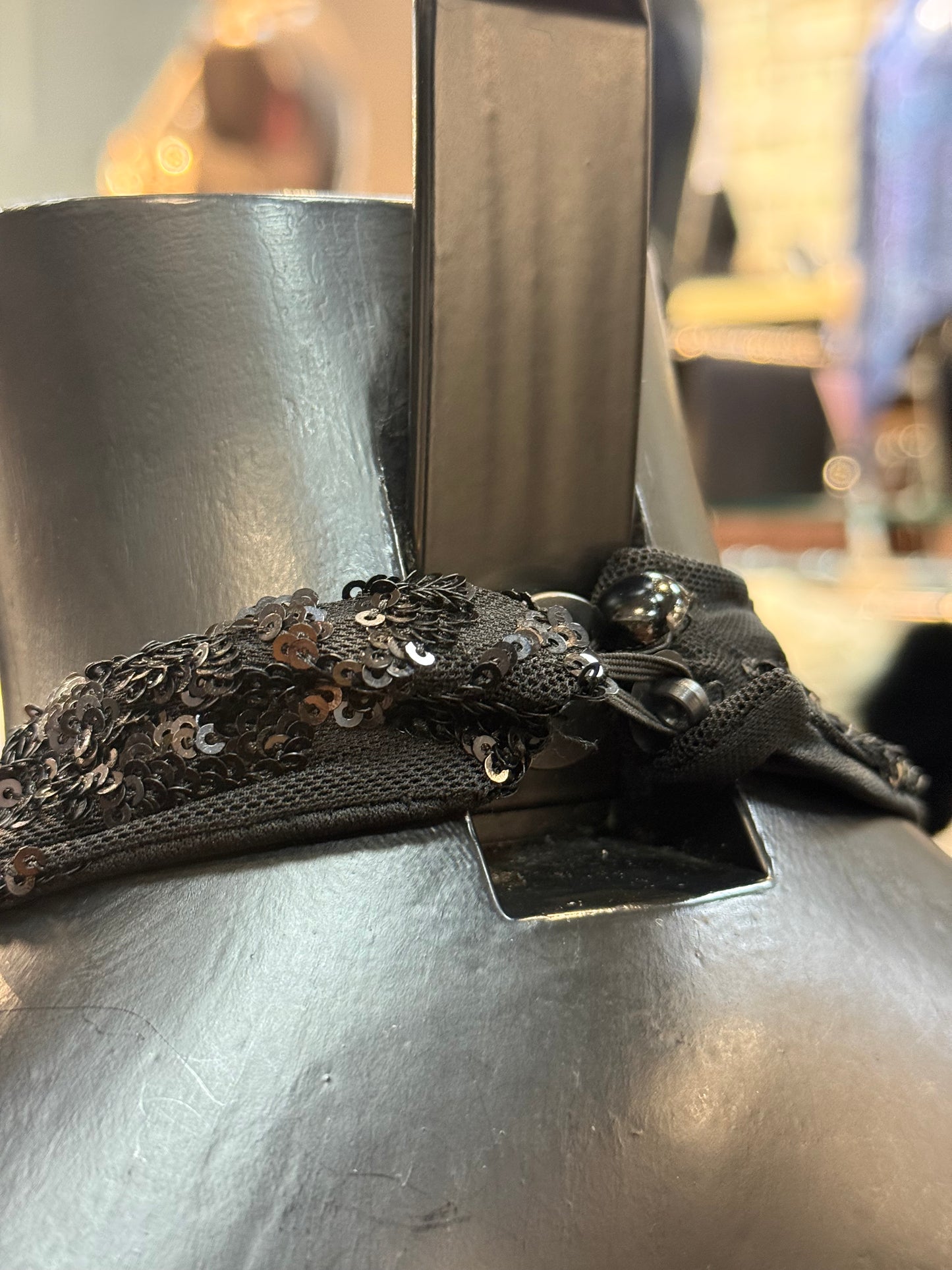 Abito lungo schiena scoperta e scollo a cascata – TENTAZIONE PROFONDA 🖤🌹