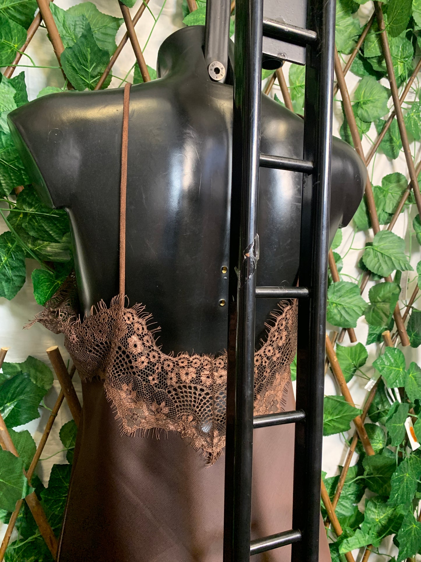 Vestito lungo asimmetrico con pizzo