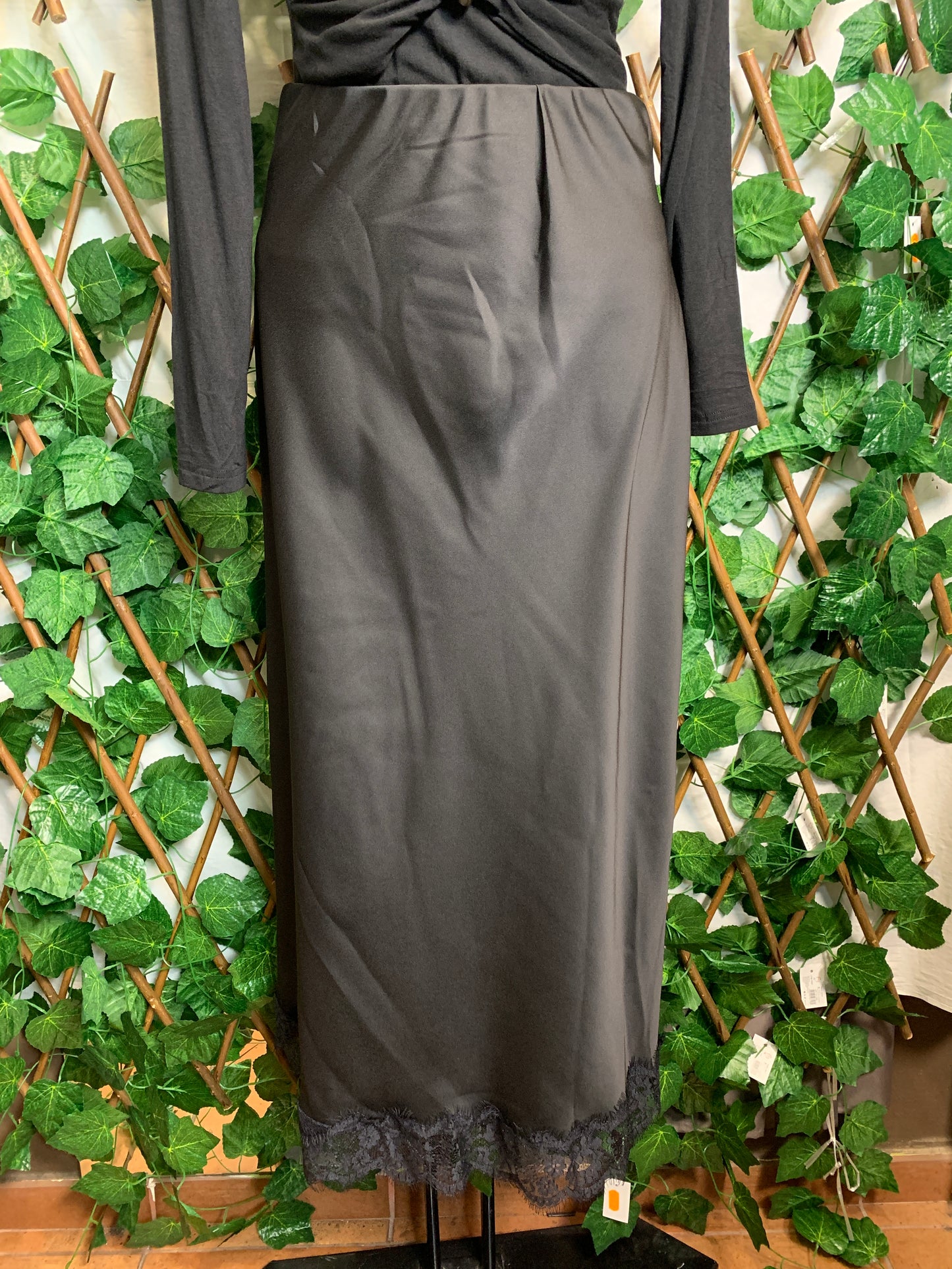 Gonna lunga con dettaglio pizzo