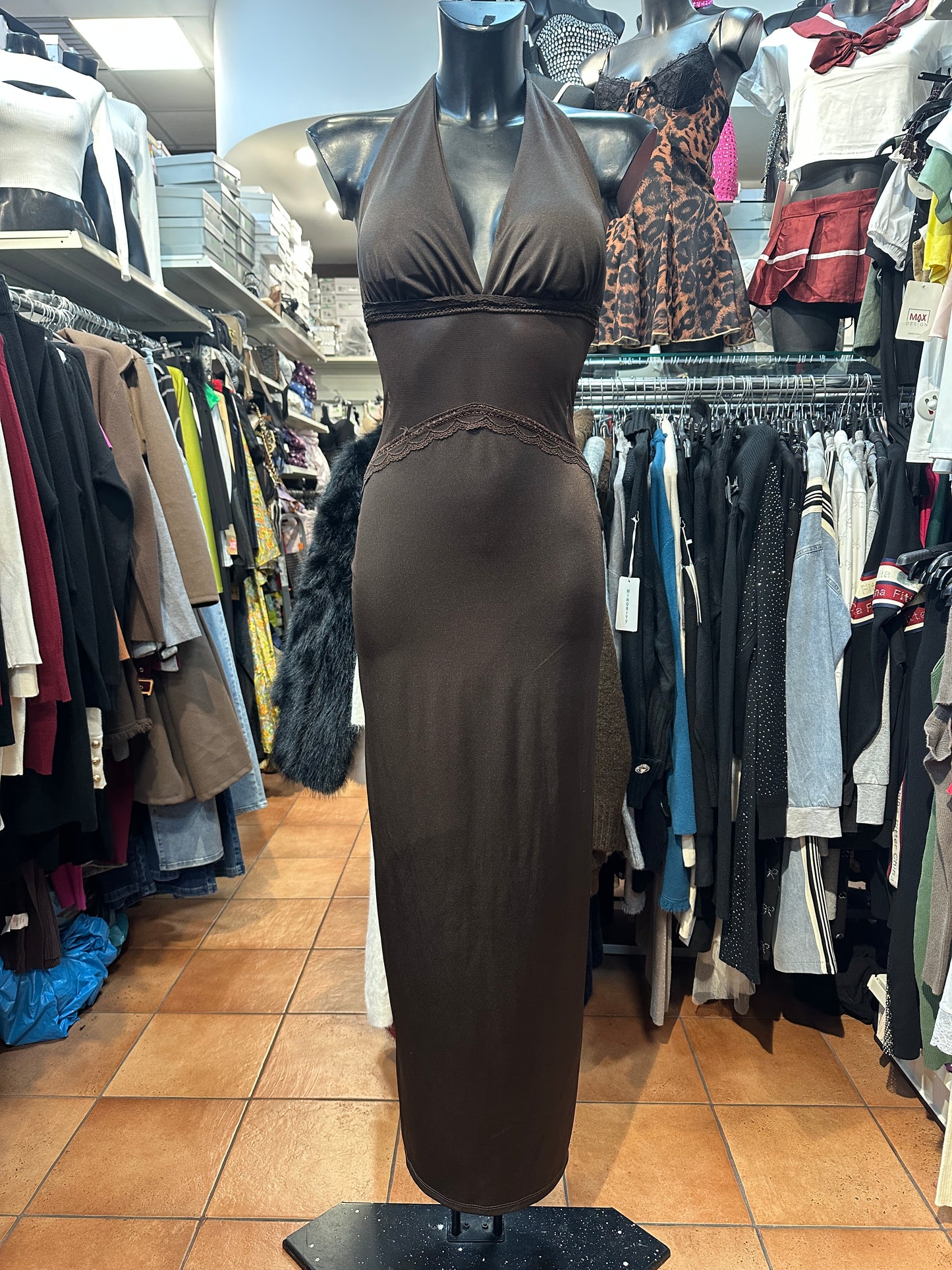 Abito Lungo Halter con Pizzo in Vita – DESIDERIO VELATO 🍷🖤