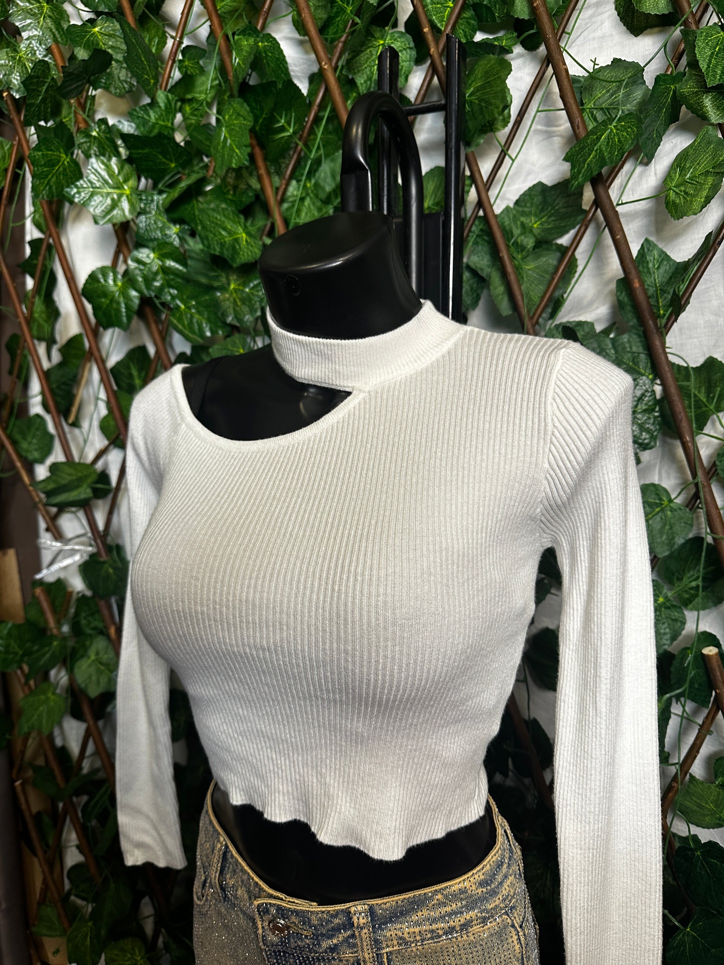 Maglia corta con con Cut-out e le maniche lunghe