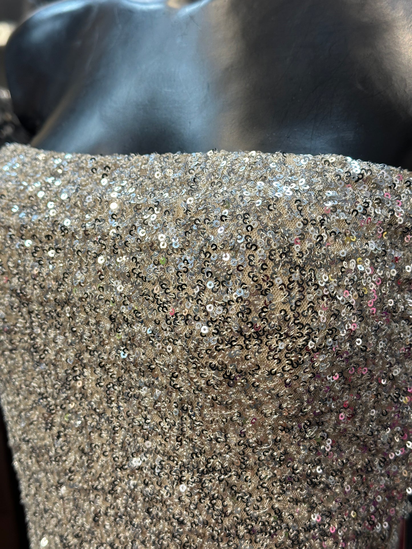 Mini-abito a fascia full paillettes – GALAXY SHOCK 💎✨