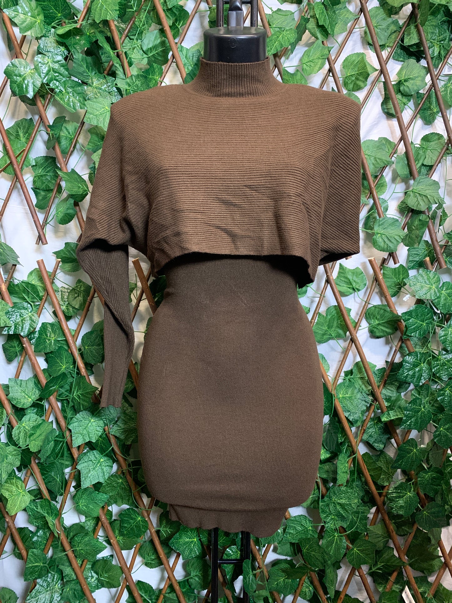 Completo in maglia: vestito corto e una copre spalle