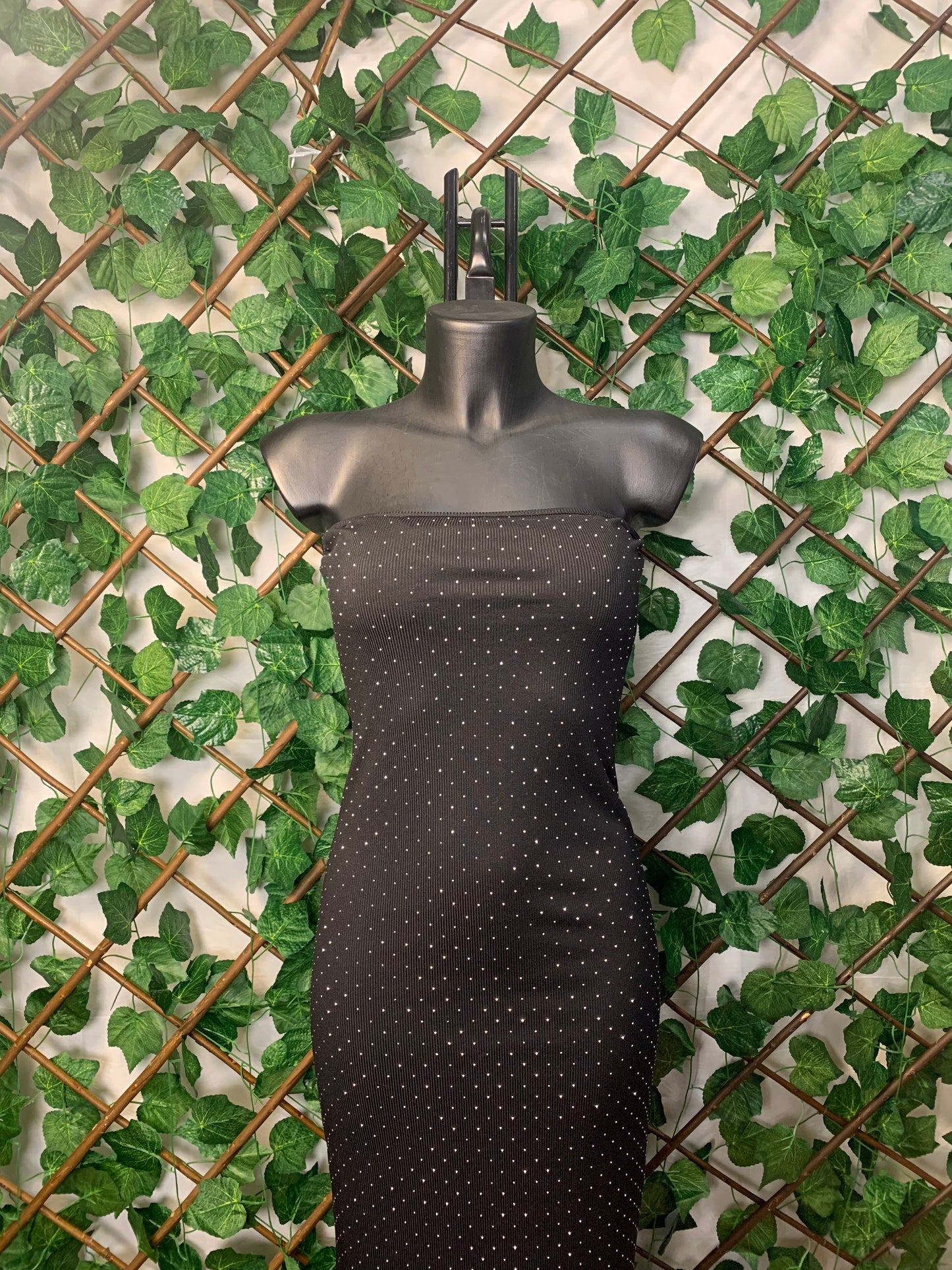 VESTITO LUNGO NERO TUBINO – ELEGANZA CON STRASS ✨