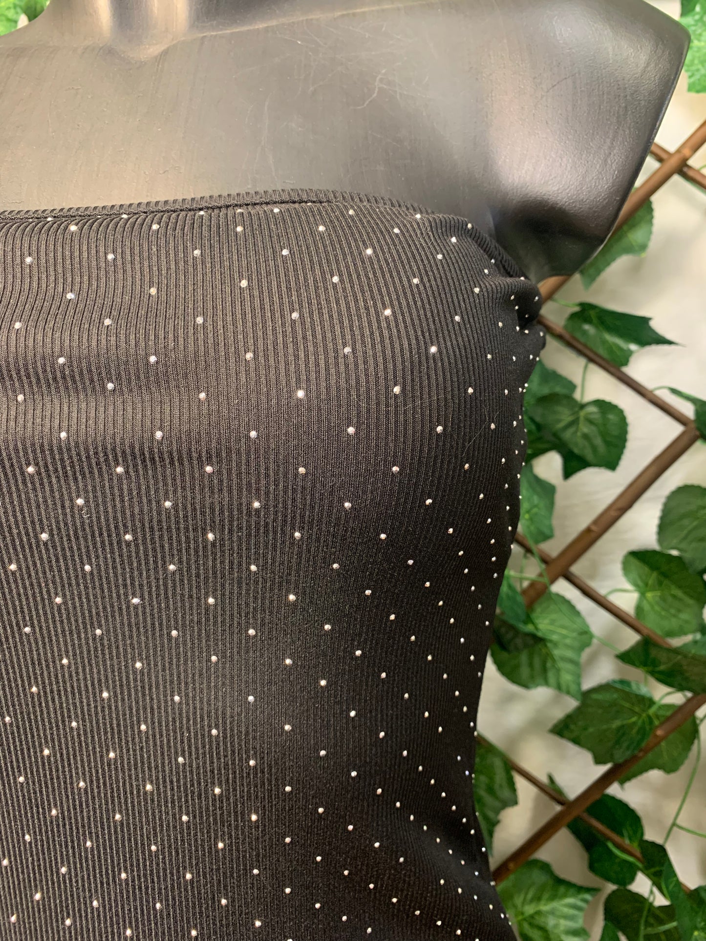VESTITO LUNGO NERO TUBINO – ELEGANZA CON STRASS ✨