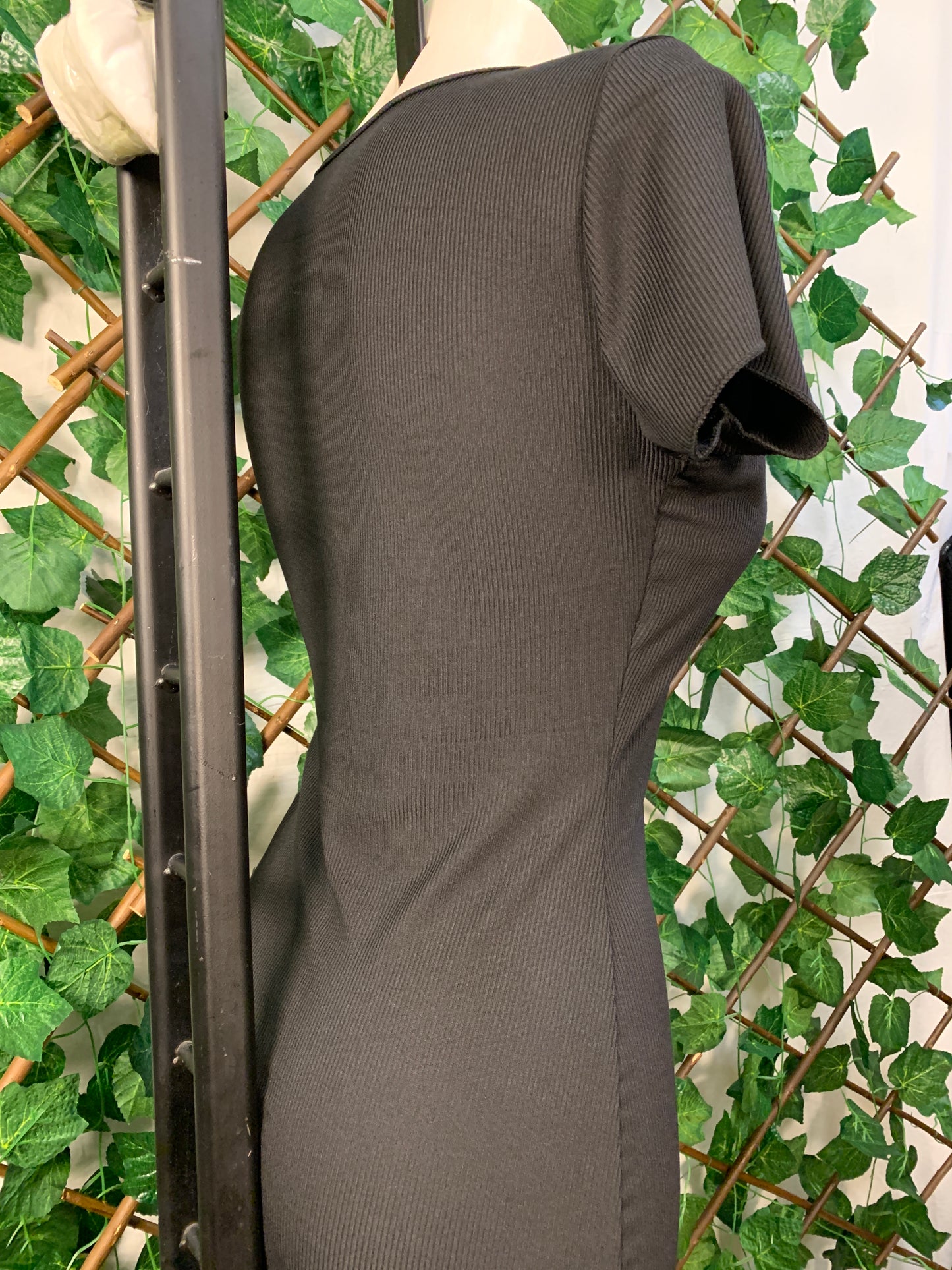 Vestito lungo a mezza manica con bottoni brillantinati