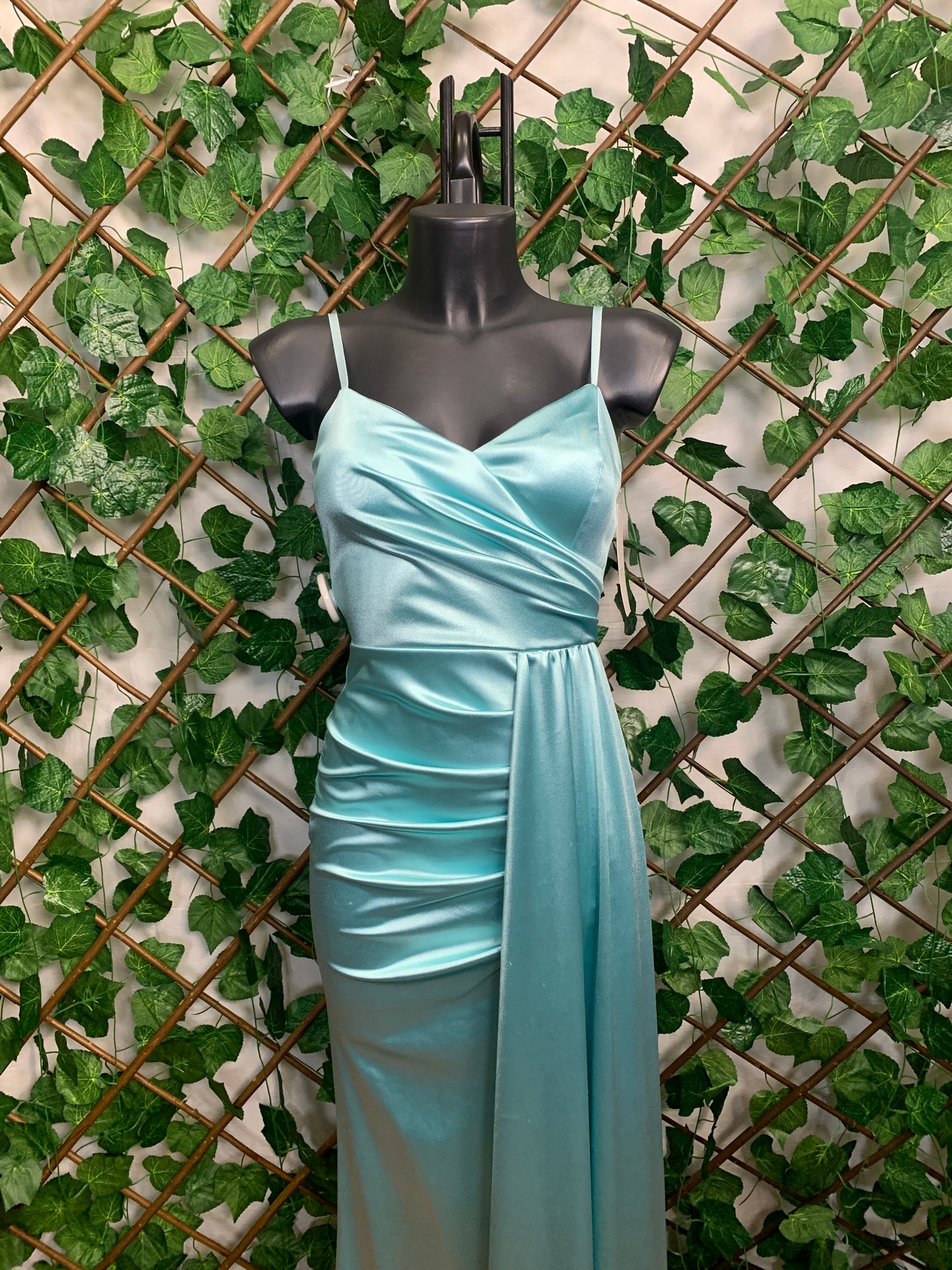 High-slit formal dress in various colors | TU