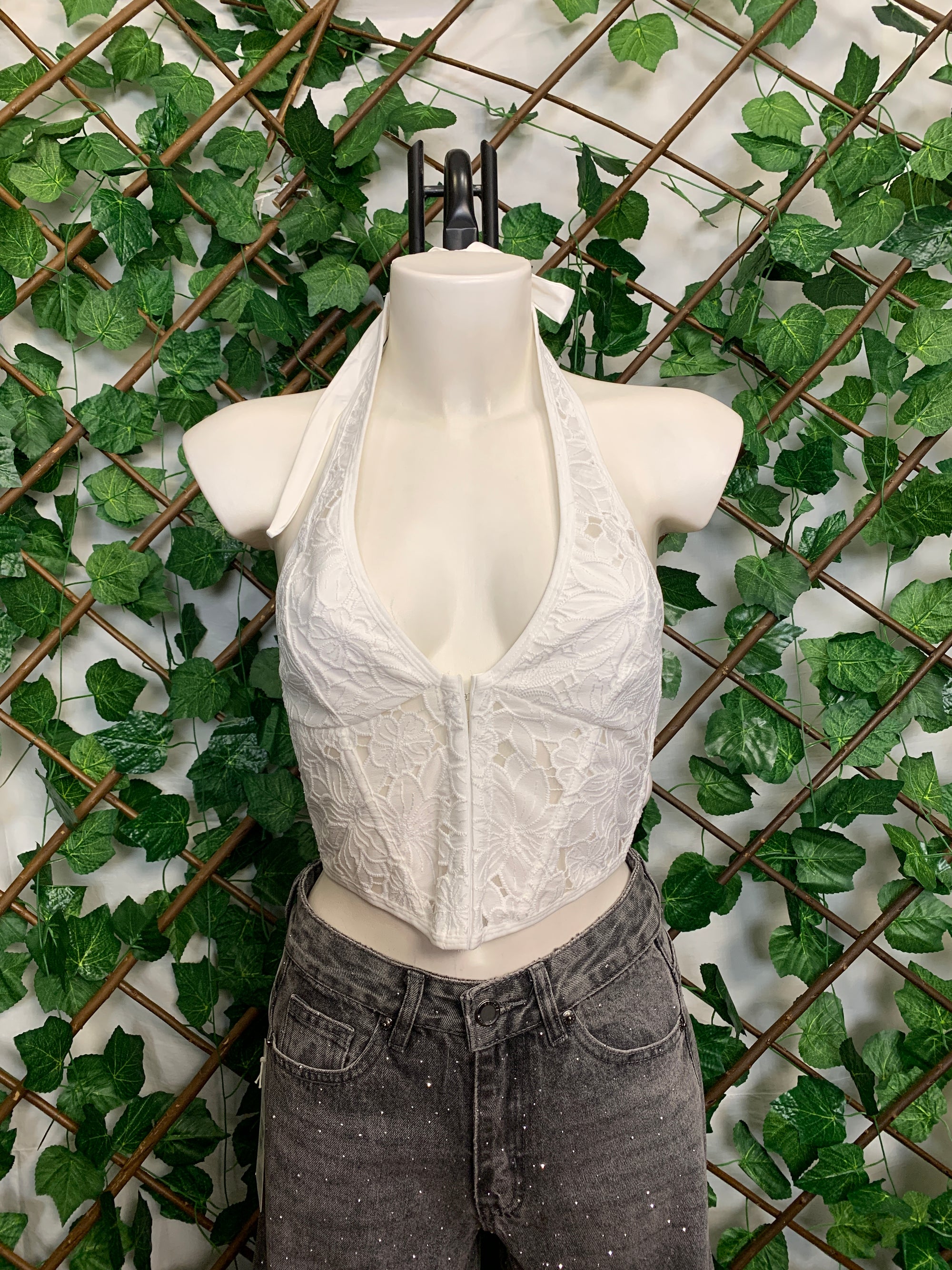 Top in pizzo con scollo all'americana