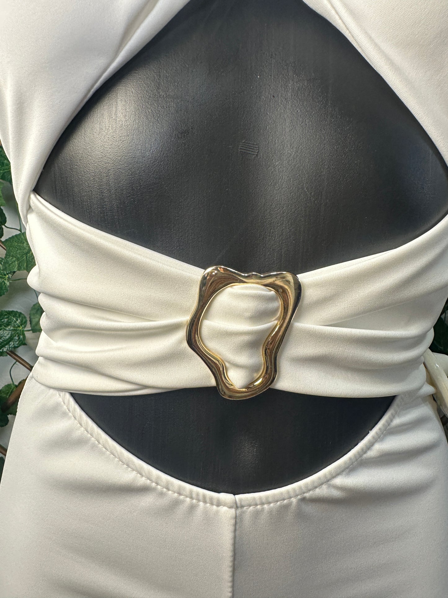 Jumpsuit Cut-Out con Fibbie Oro – Effetto Sculpt & Colori Bold | TU