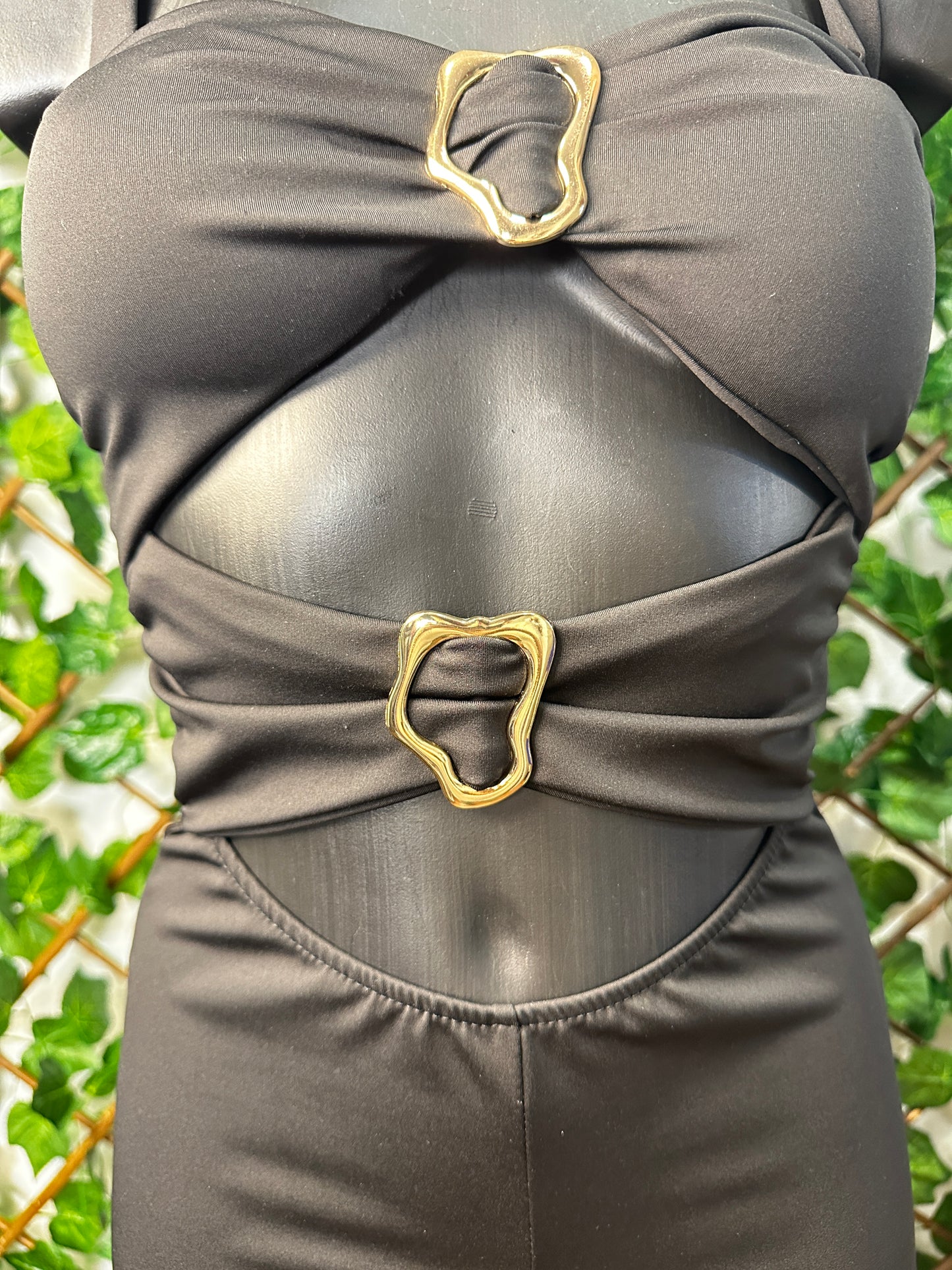 Jumpsuit Cut-Out con Fibbie Oro – Effetto Sculpt & Colori Bold | TU
