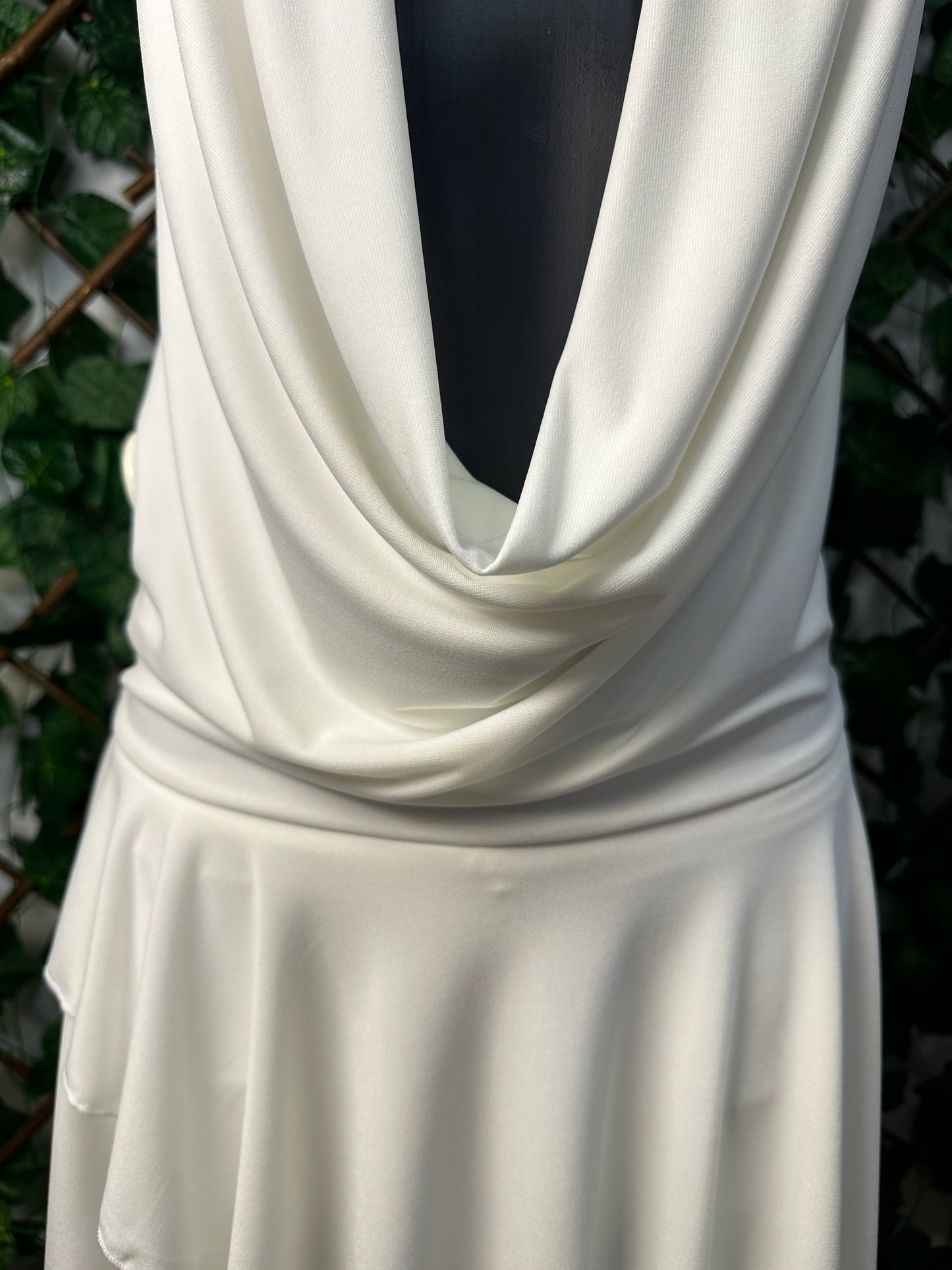 Vestito Scollatura Cascata – Effetto Drappeggio e Gonna Svasata | Taglia Unica