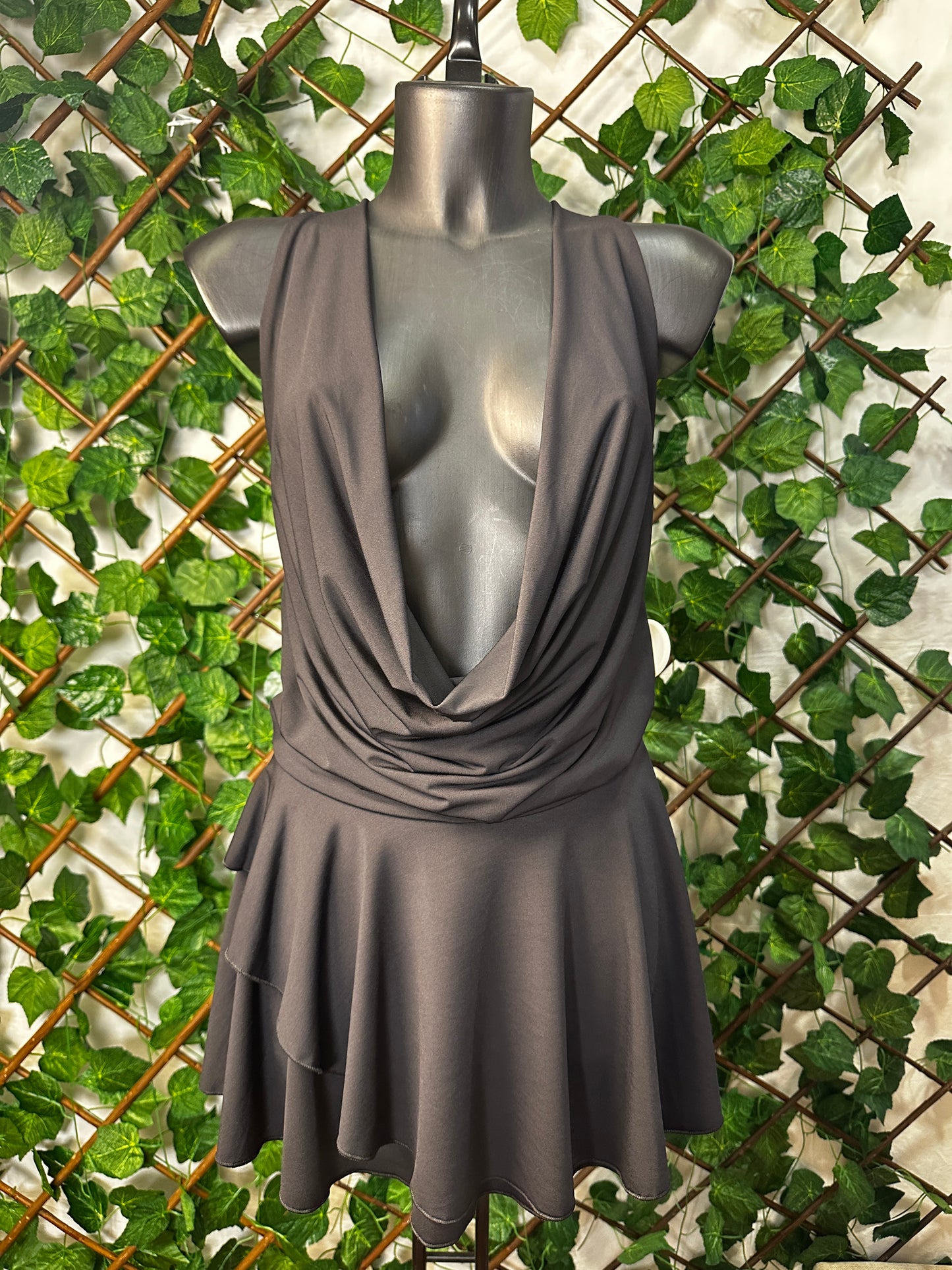 Vestito Scollatura Cascata – Effetto Drappeggio e Gonna Svasata | Taglia Unica