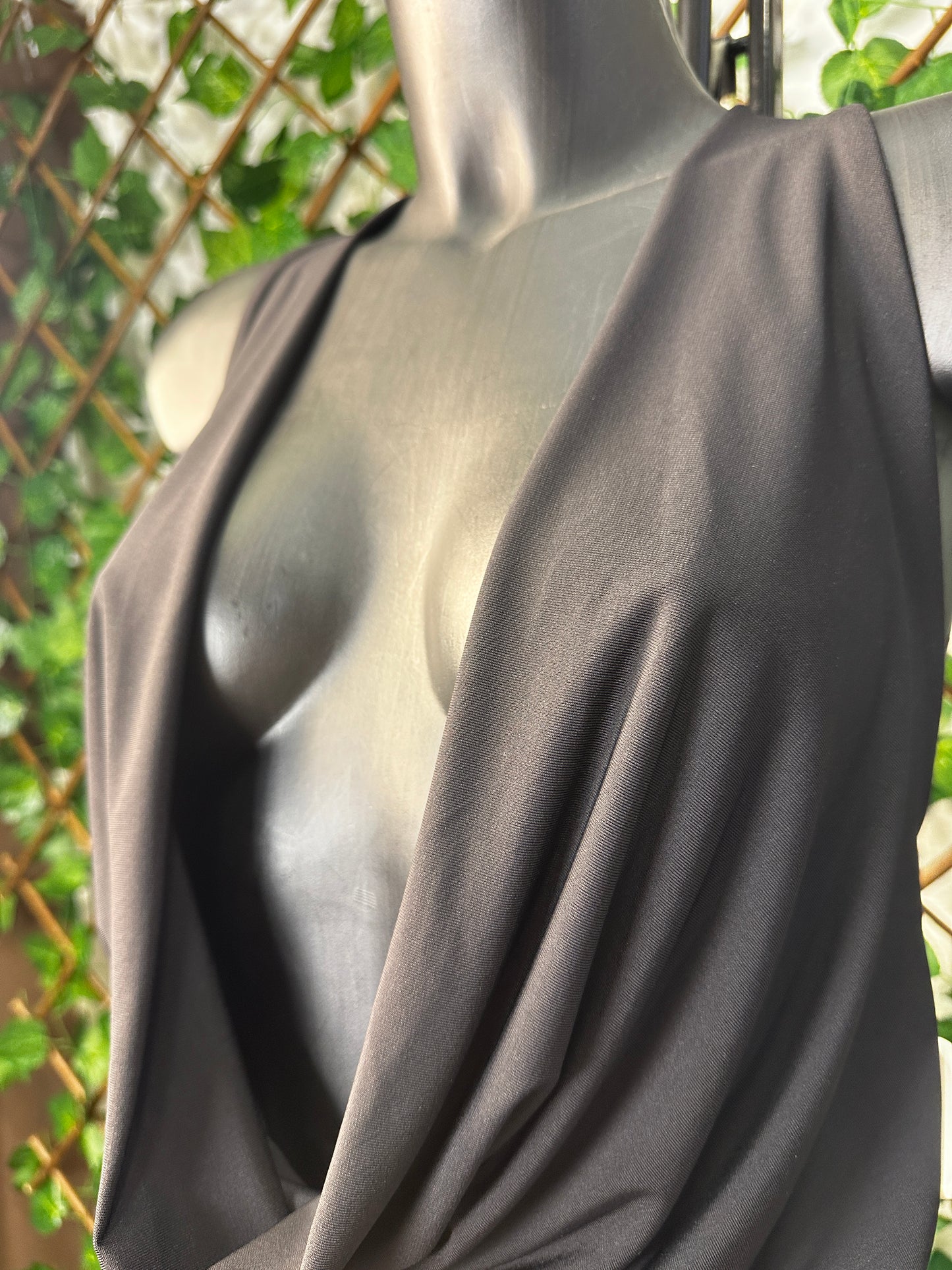 Vestito Scollatura Cascata – Effetto Drappeggio e Gonna Svasata | Taglia Unica