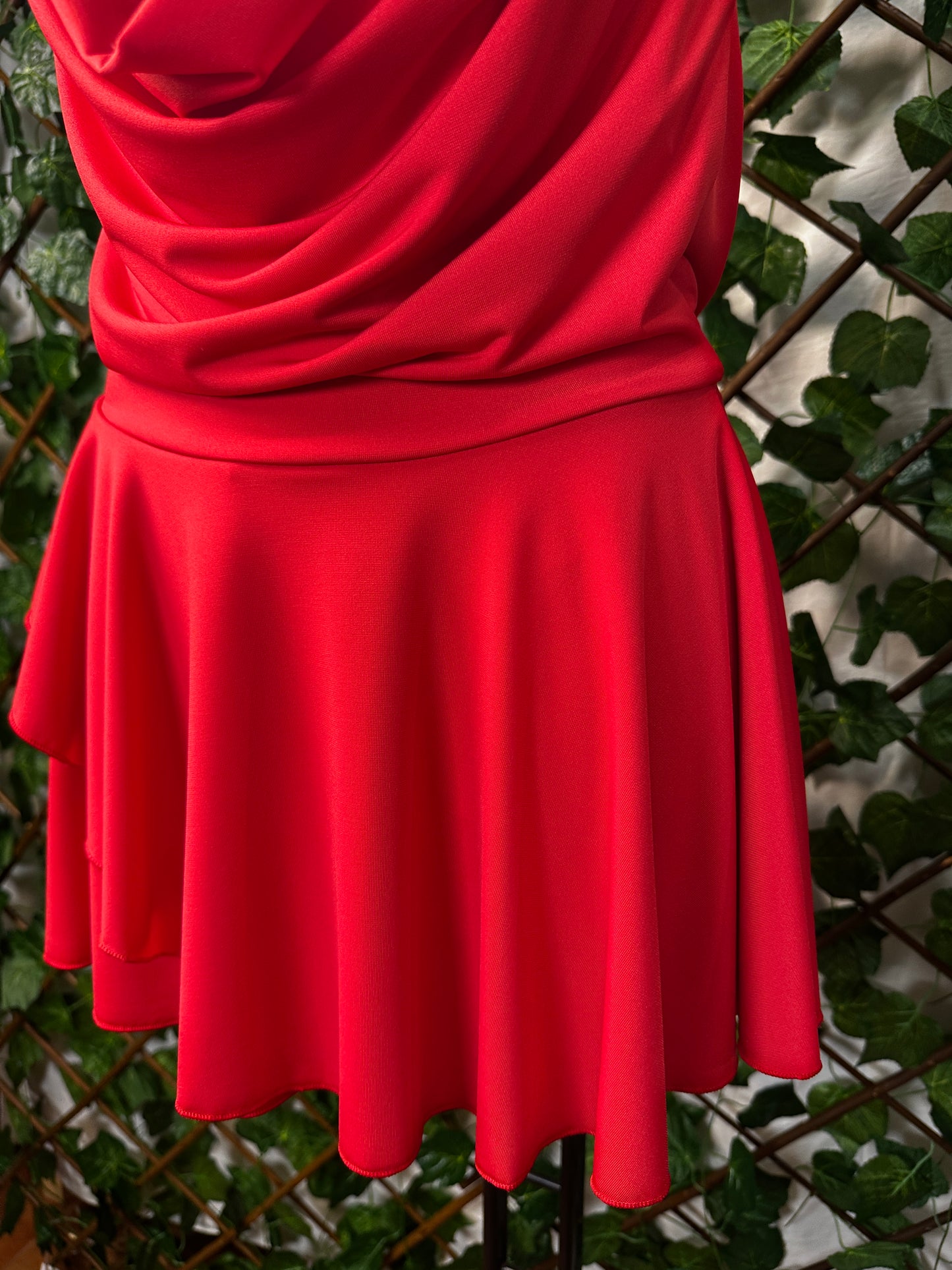 Vestito Scollatura Cascata – Effetto Drappeggio e Gonna Svasata | Taglia Unica