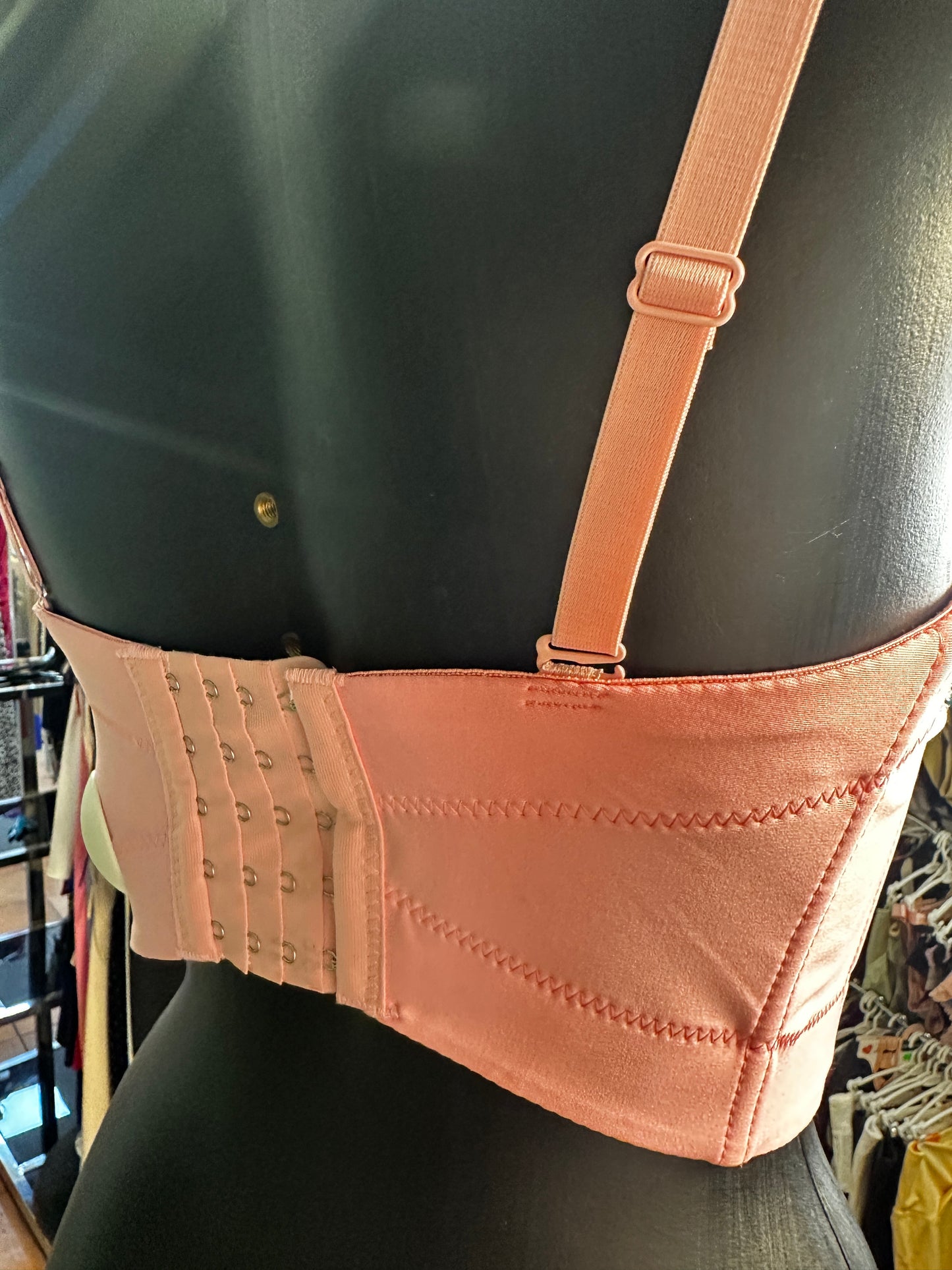 Bustier Nero/Bianco/Rosa con Piume – Effetto Diva | Top Serata Trendy