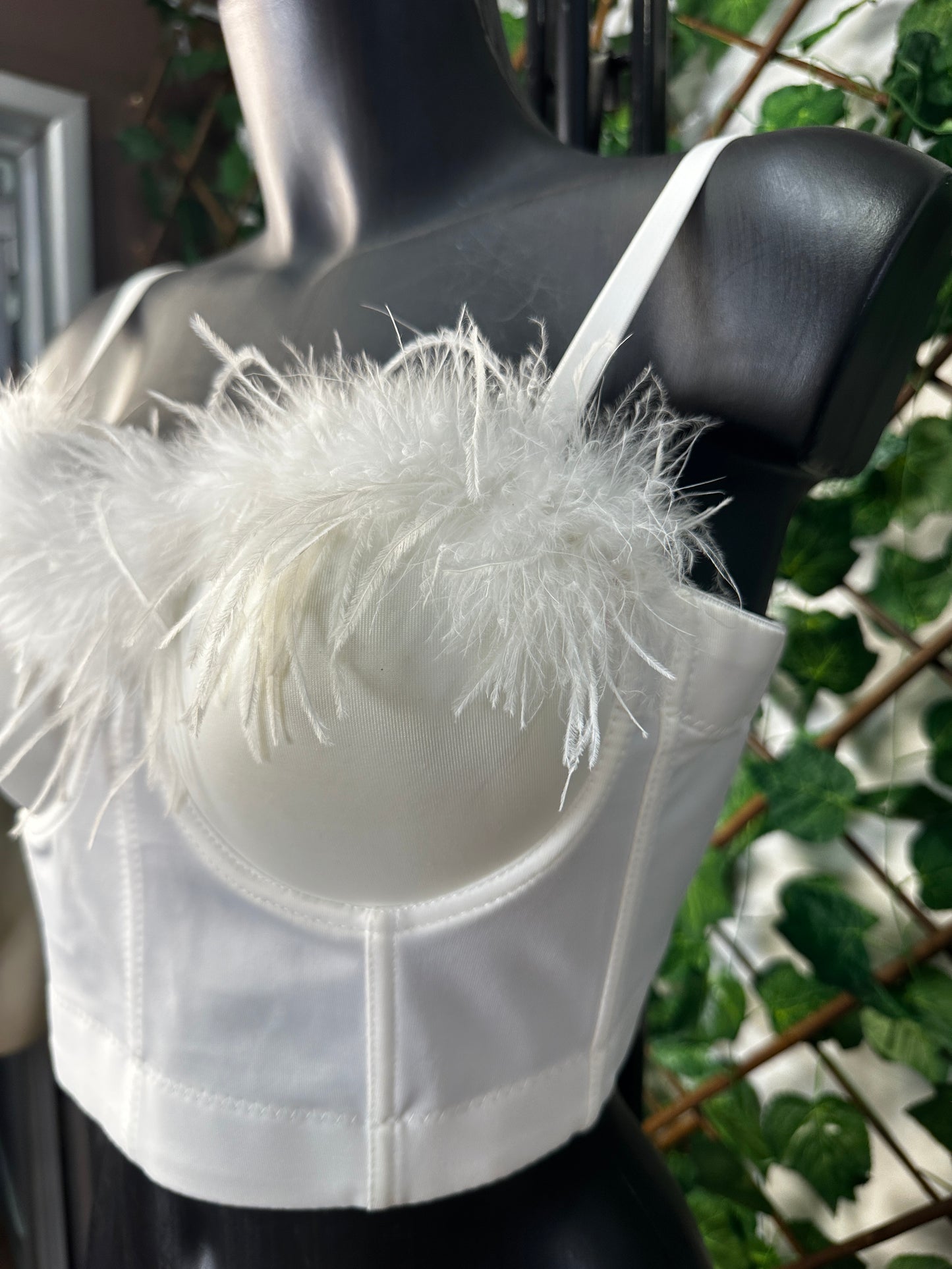 Bustier Nero/Bianco/Rosa con Piume – Effetto Diva | Top Serata Trendy