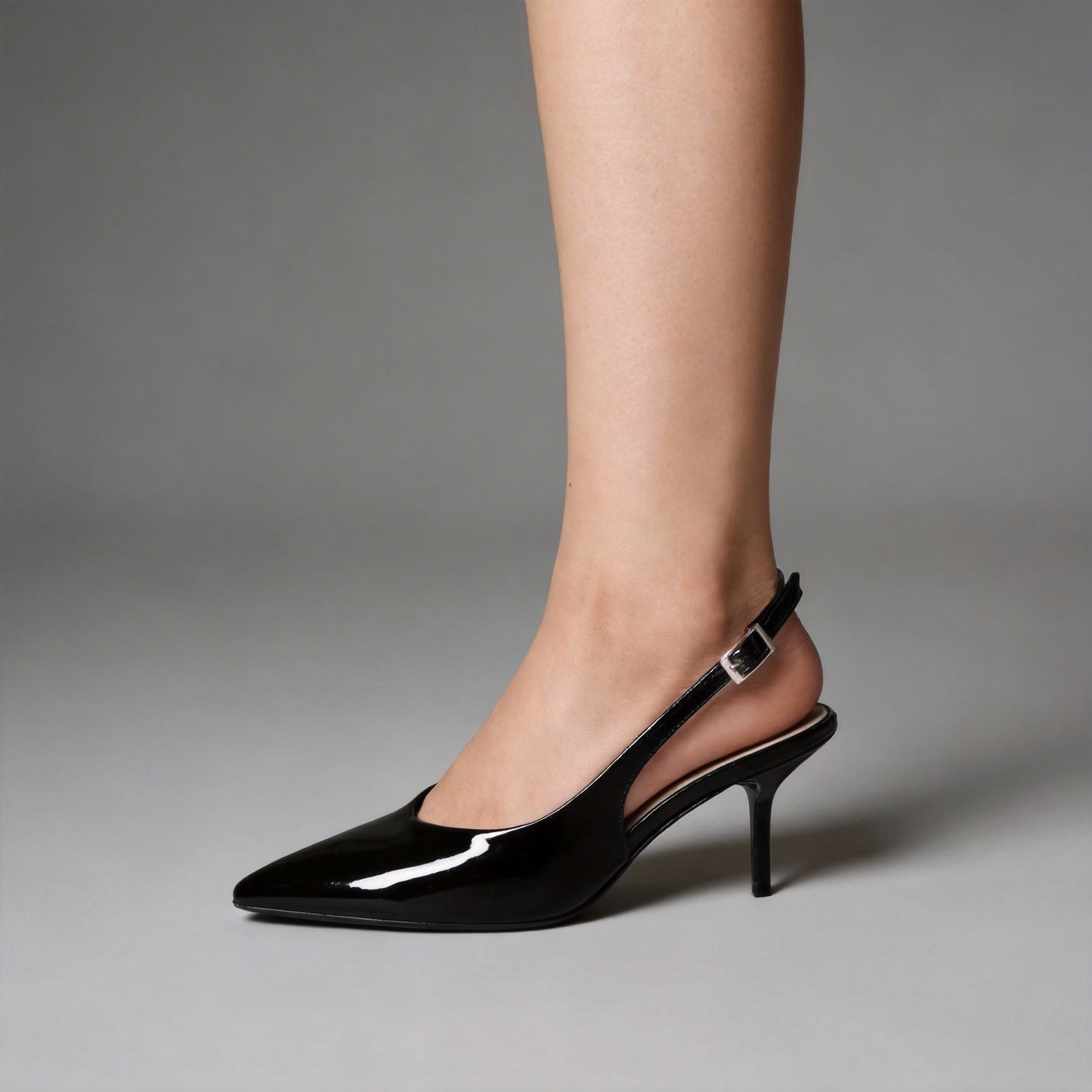 Slingback "Chic Gloss" – Raffinatezza in Vernice con Tacco Kitten