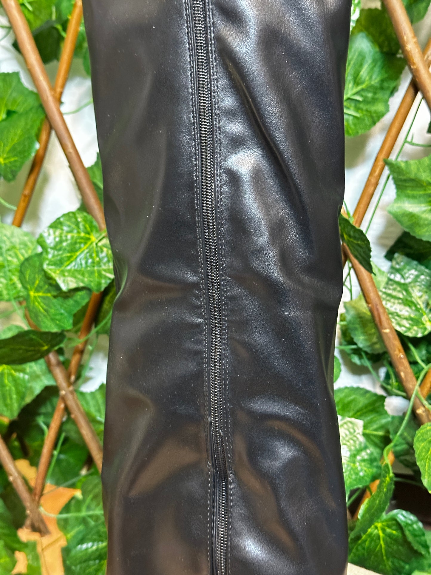 Stivale alto con lucchetto speciale (tacco 9.5cm)