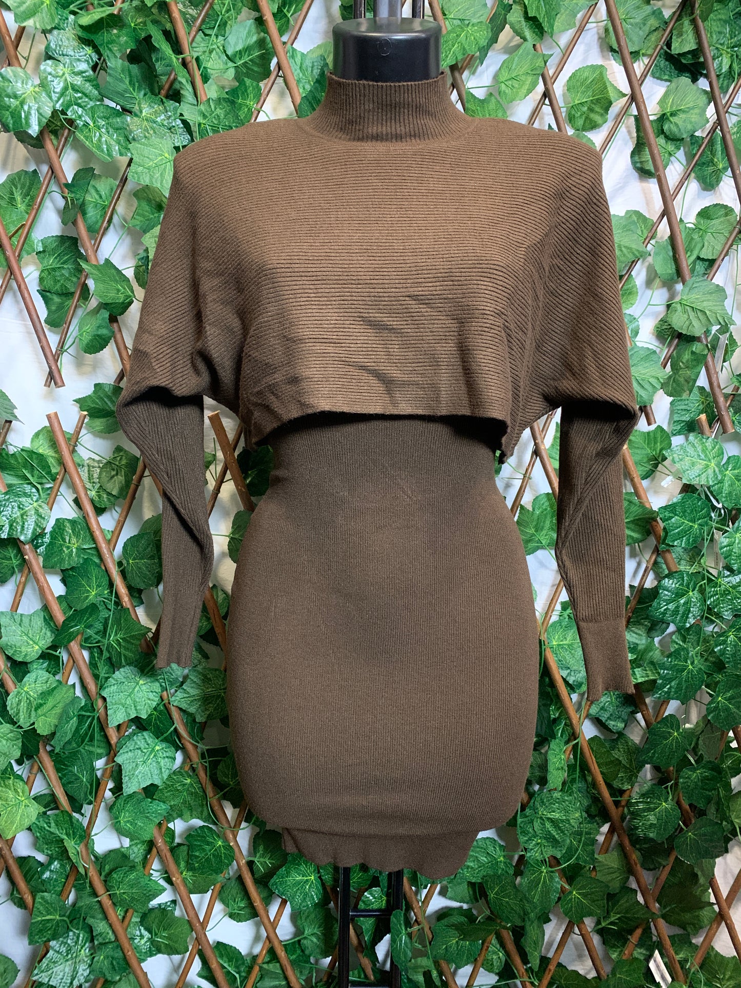 Completo in maglia: vestito corto e una copre spalle