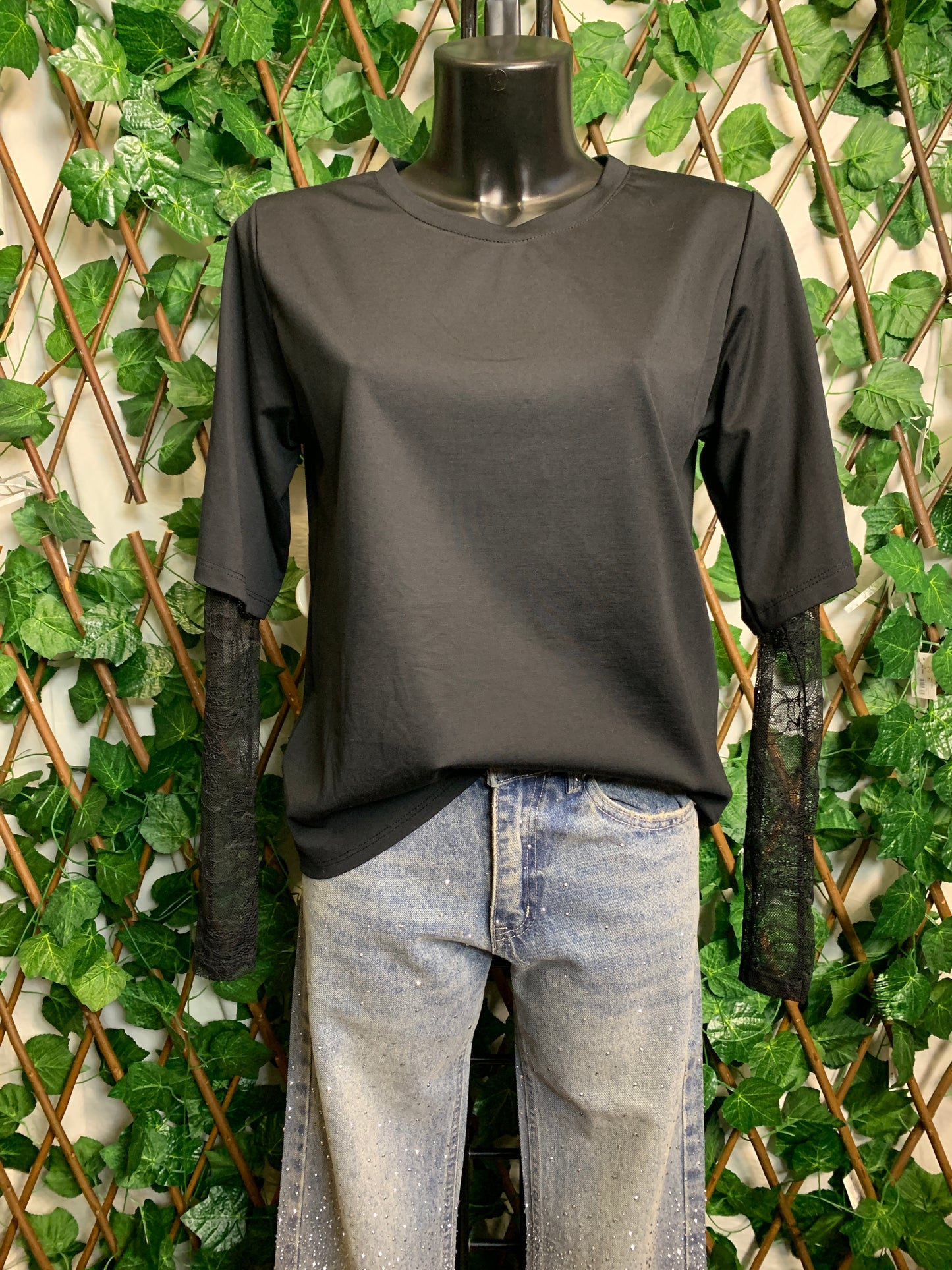 T-shirt with one-piece sleeve