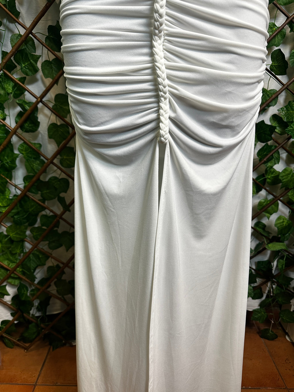 Vestito lungo con cut-out sulla vita con dettaglio corda e spacco