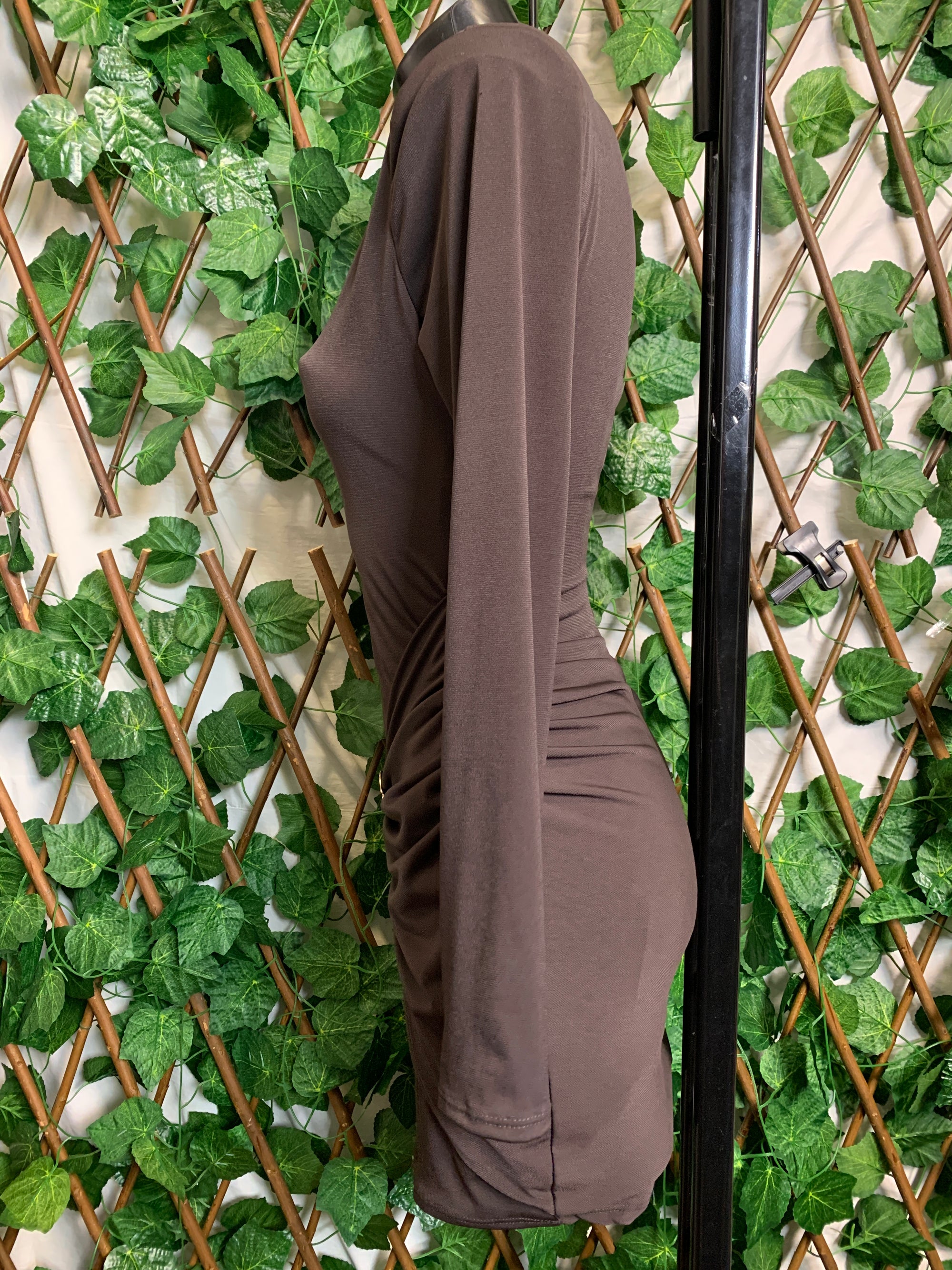 Vestito corto con dettaglio dorato