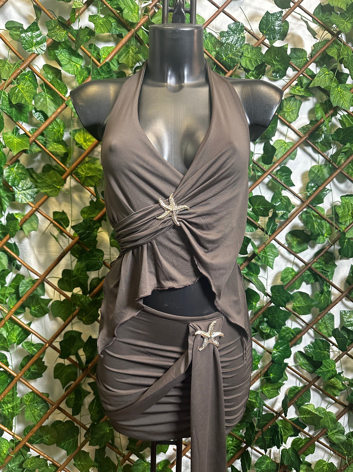 Low-cut top and gathered skirt with starfish detail | one size