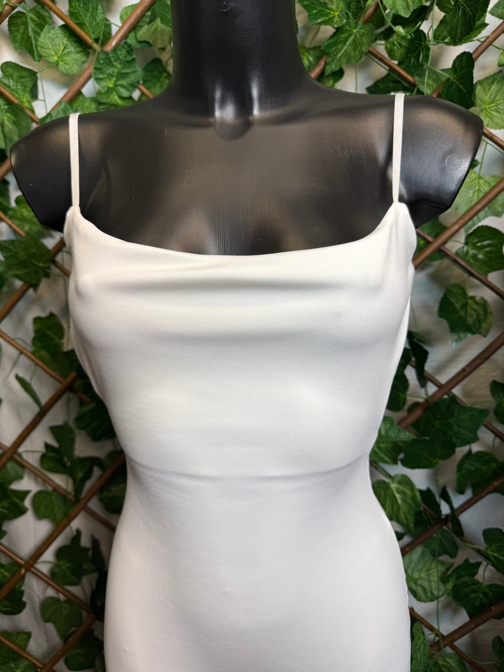 Vestito corto dietro scoperto con arricciatura