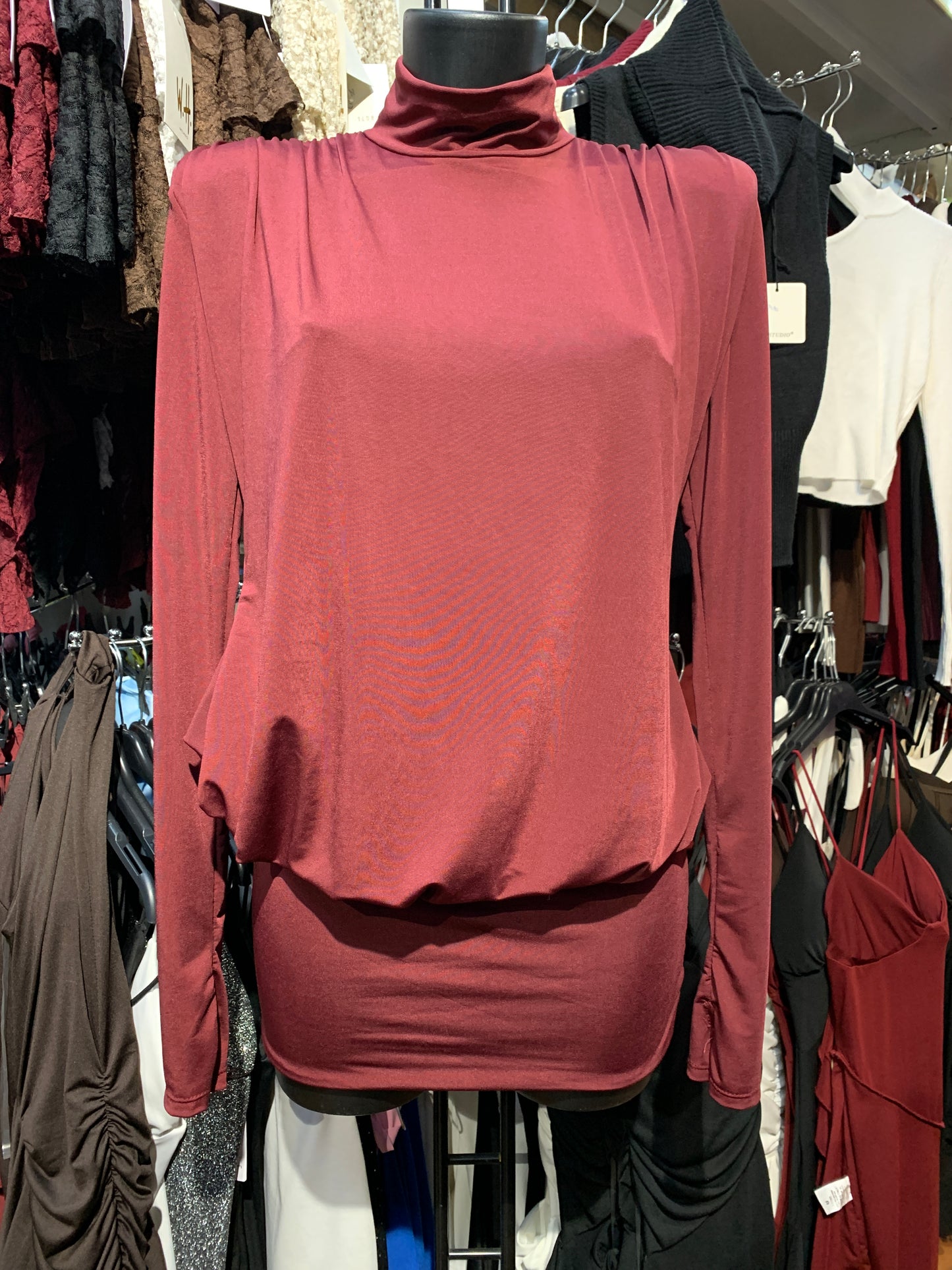 Backless puffy dress