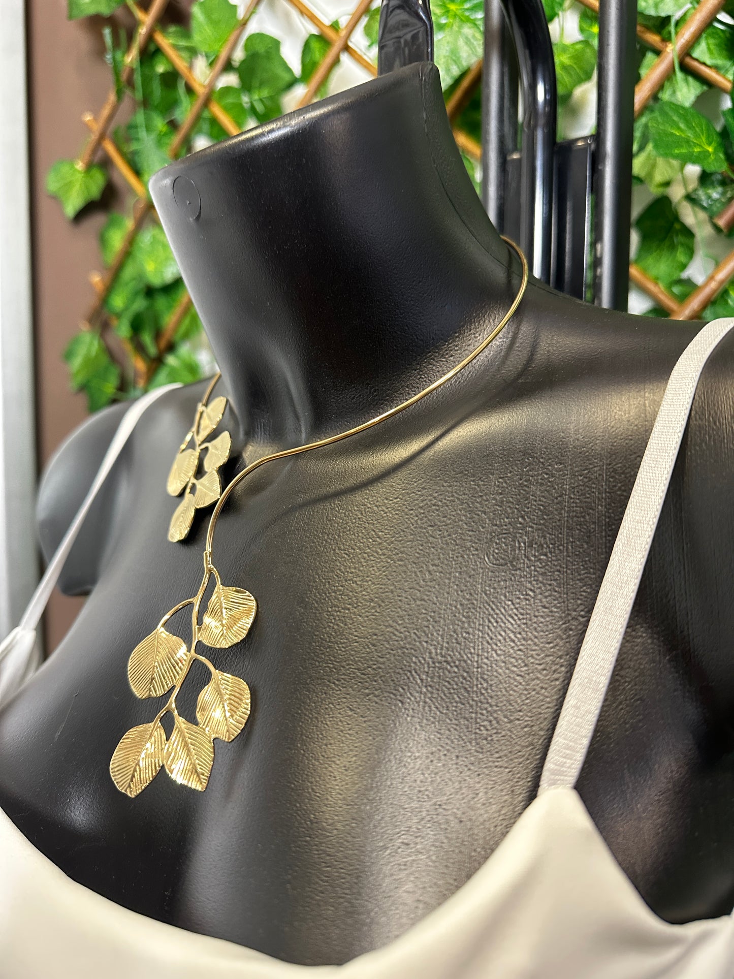 Flower-shaped necklace