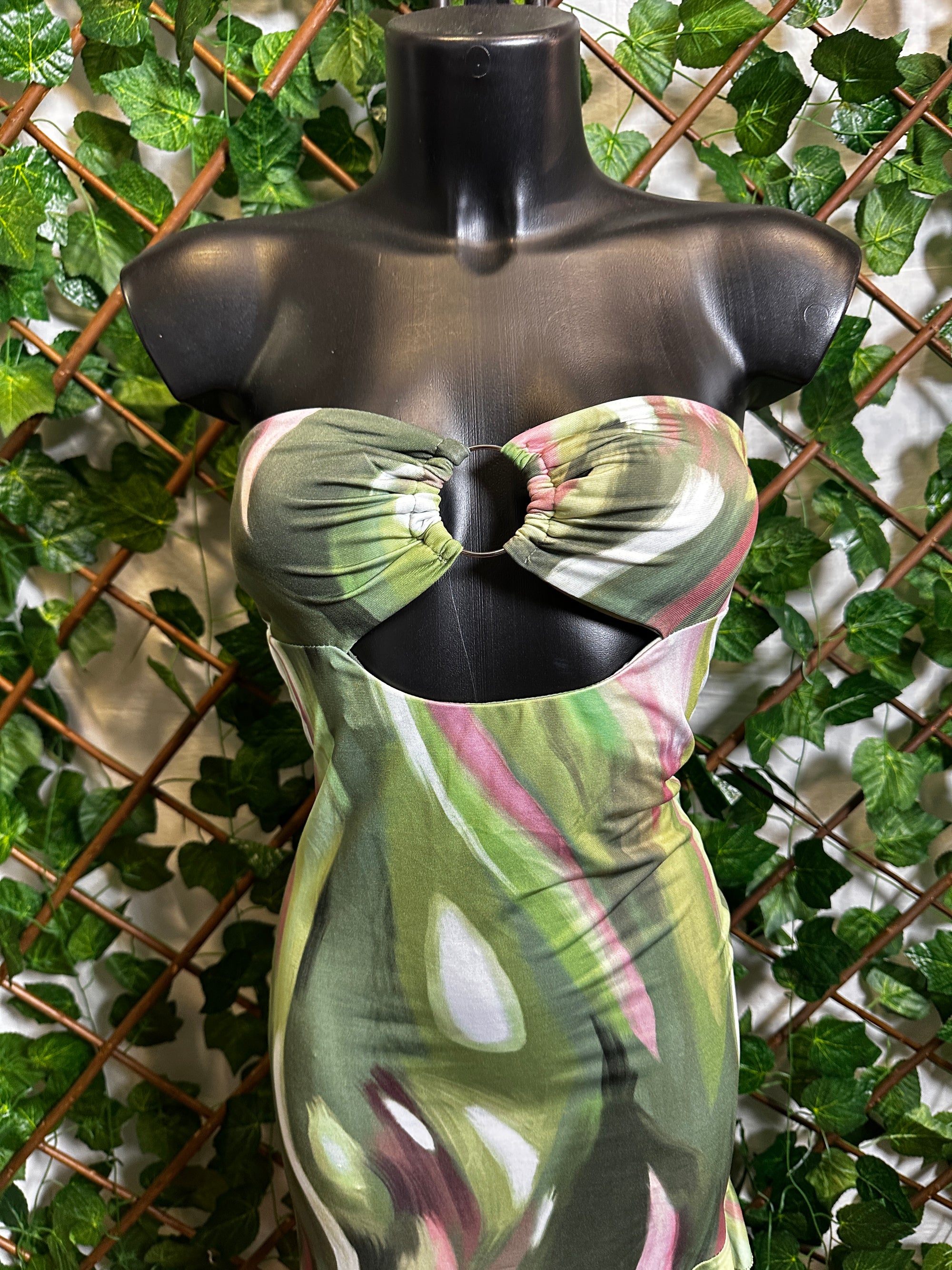 Vestito lungo elasticizzato con lo spacco diagonale | taglia unica