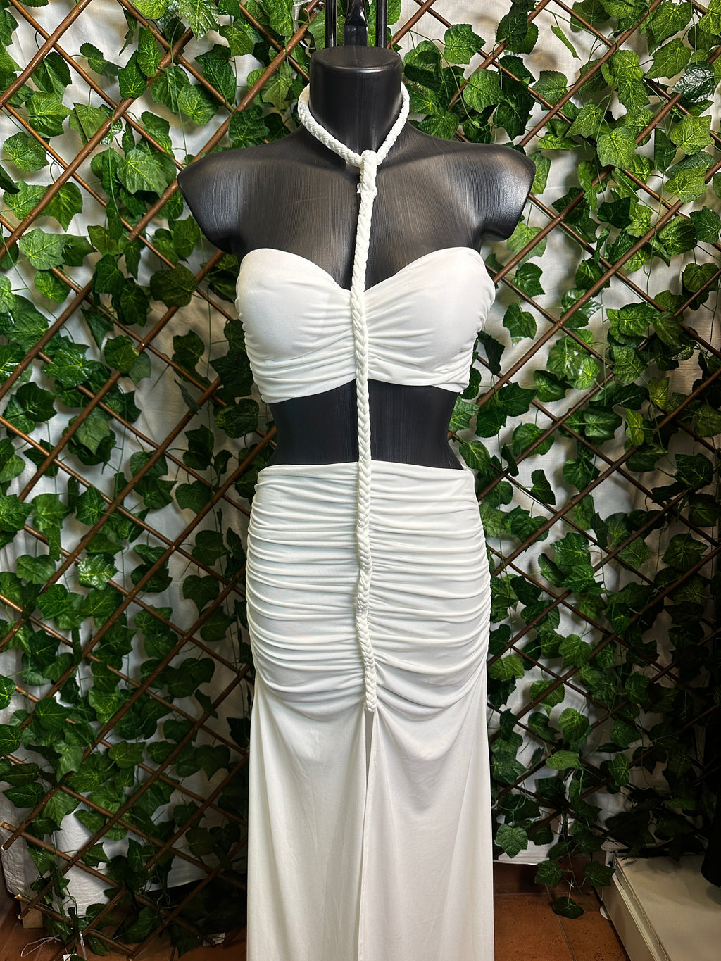 Vestito lungo con cut-out sulla vita con dettaglio corda e spacco