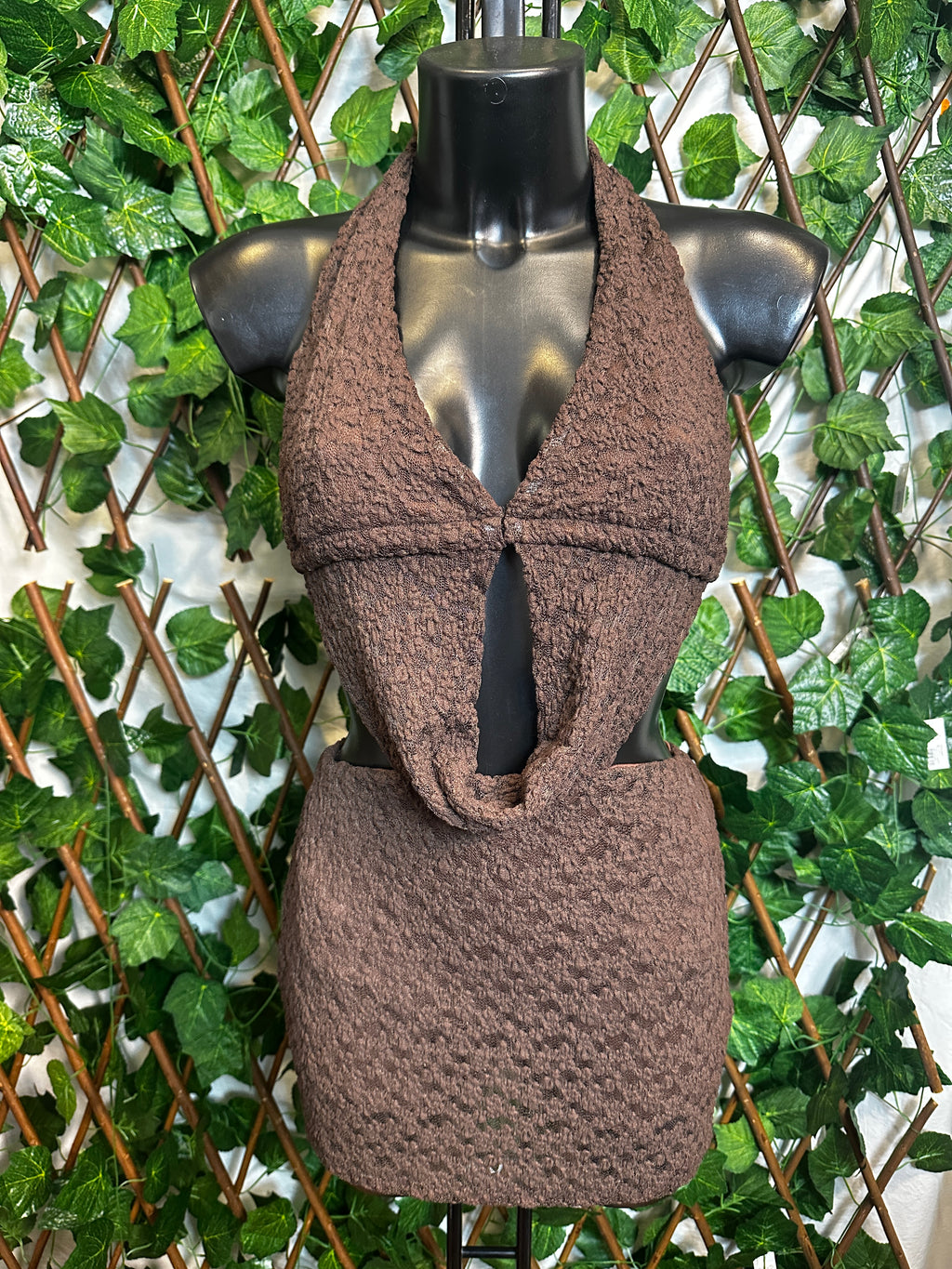 Modello crepe: vestito corto con la scollatura profonda le lacci sul collo e schiena | taglia unica