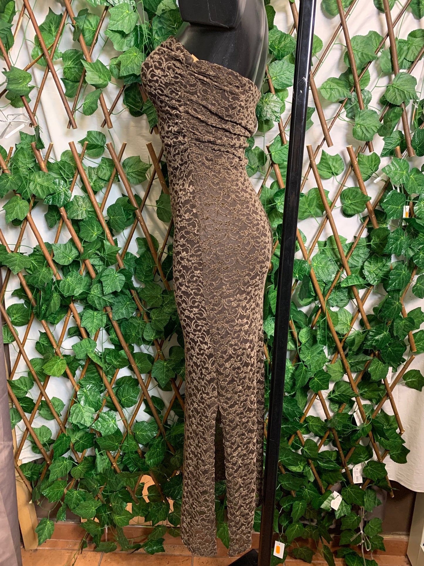 Vestito lungo a fascia aderente