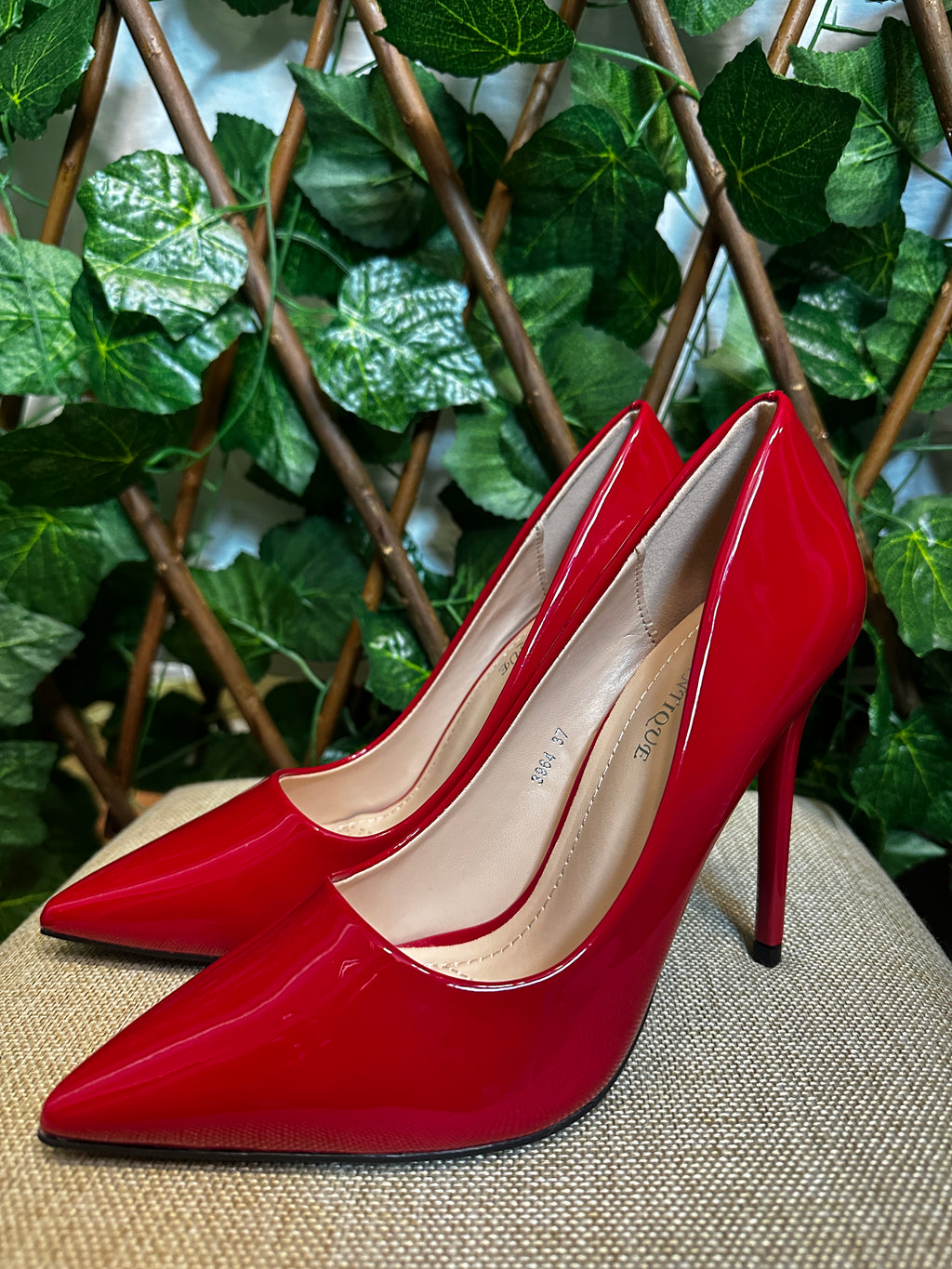 Shiny high heels (10cm heel)