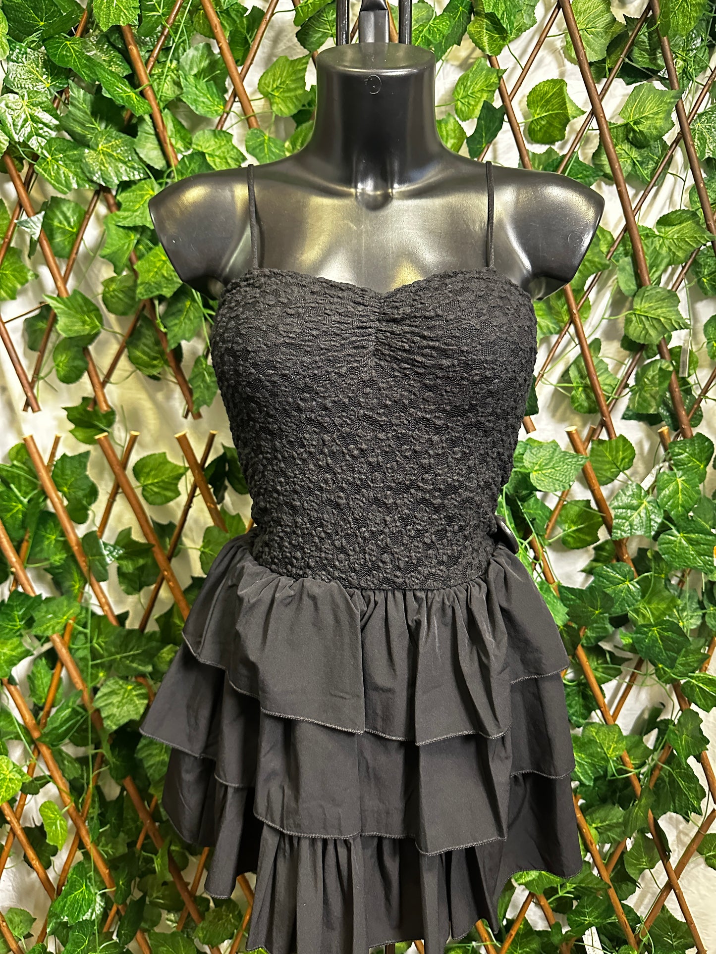 Crepe style: short dress with a flared skirt and adjustable straps | one size
