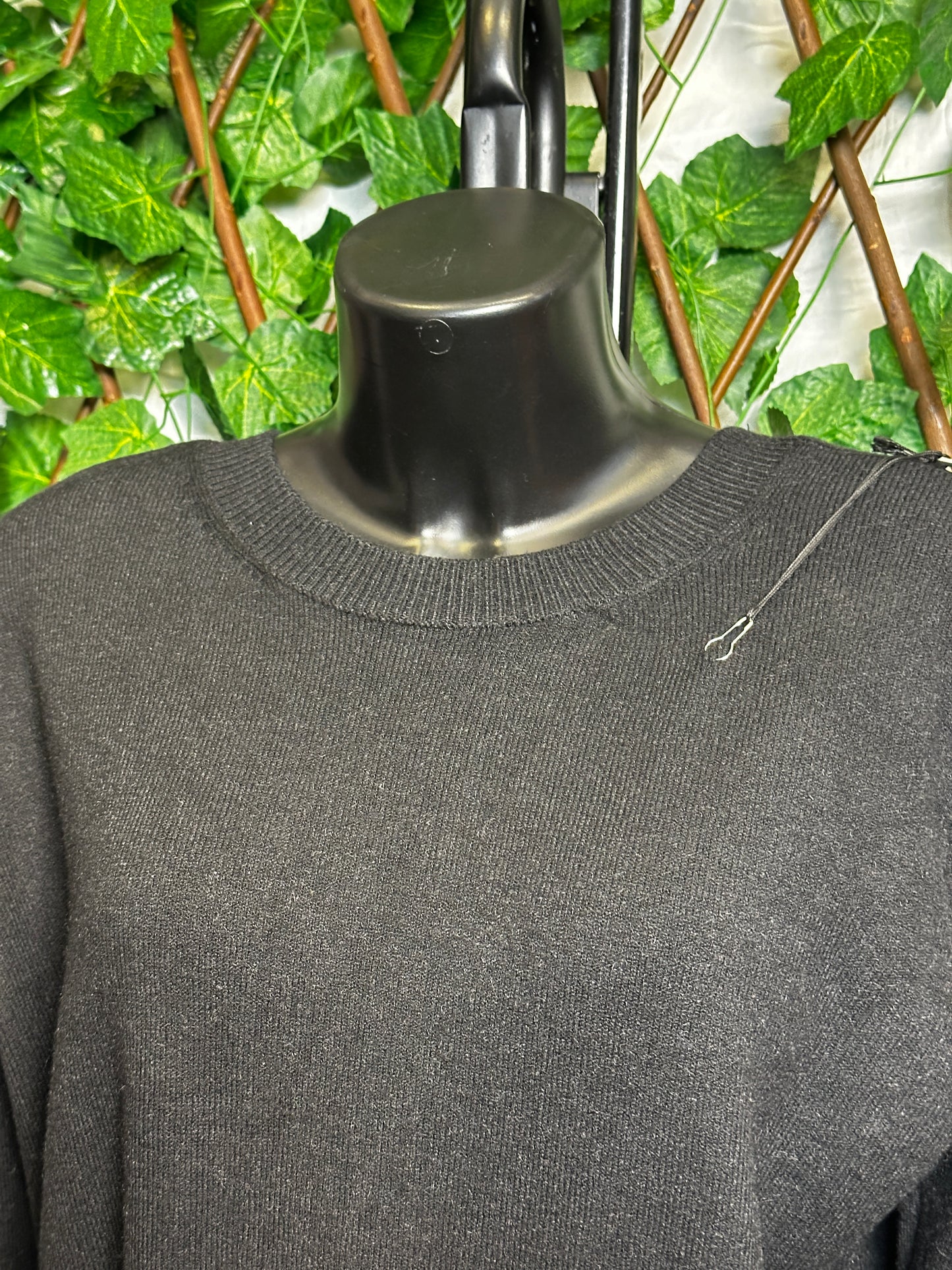 Maglione lungo largo con apertura sulla schiena