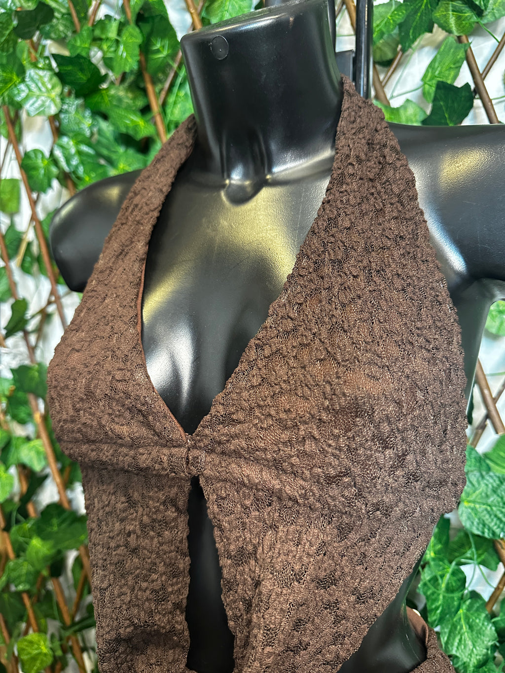 Modello crepe: vestito corto con la scollatura profonda le lacci sul collo e schiena | taglia unica