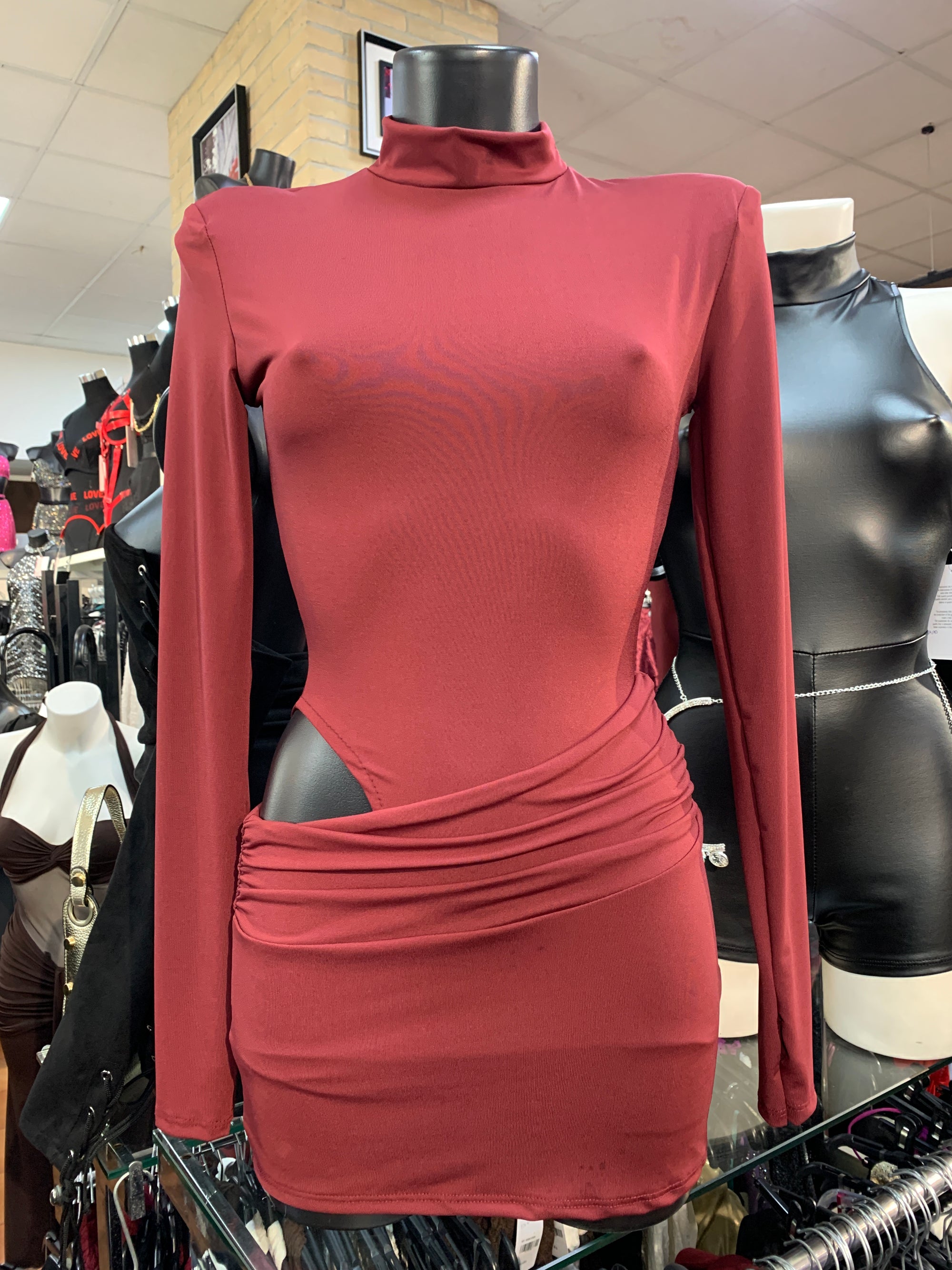 Vestito cut out con manica lunga
