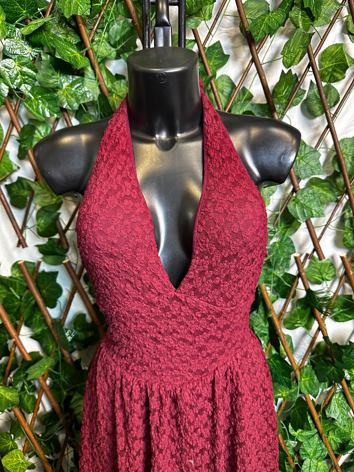 Crepe model: short dress with a deep neckline with cups and shorts