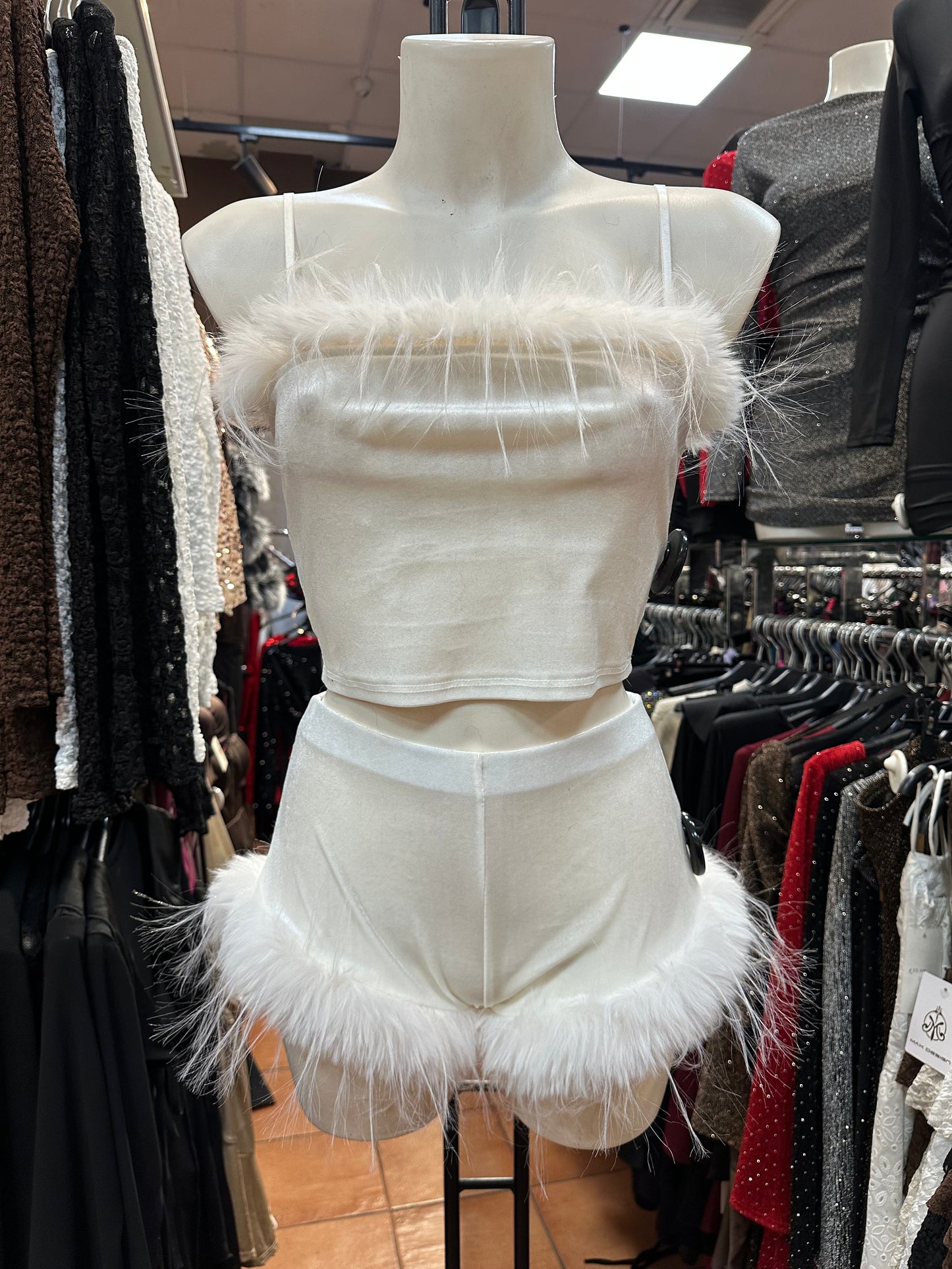 Completo cropped velluto con piume – FANTASIA NOTTURNA