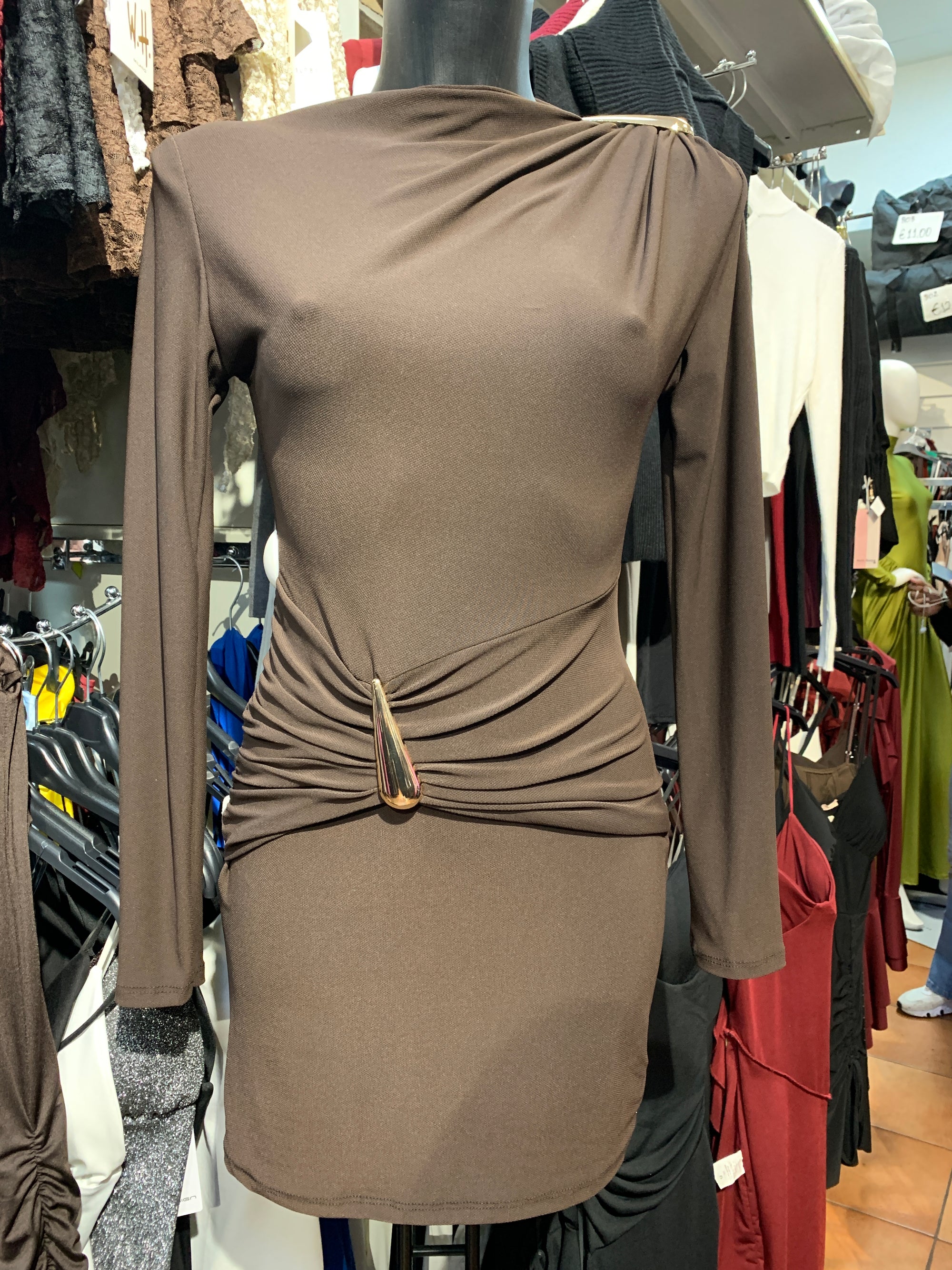 Vestito corto con dettaglio dorato