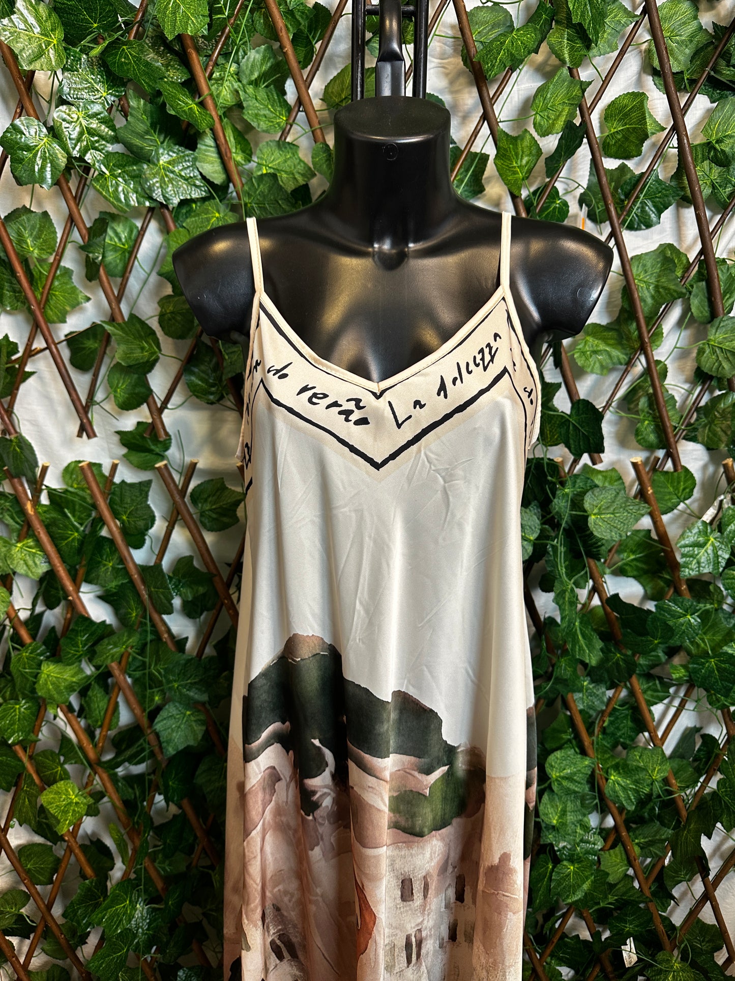 Lightweight dress with a silky art print | one size