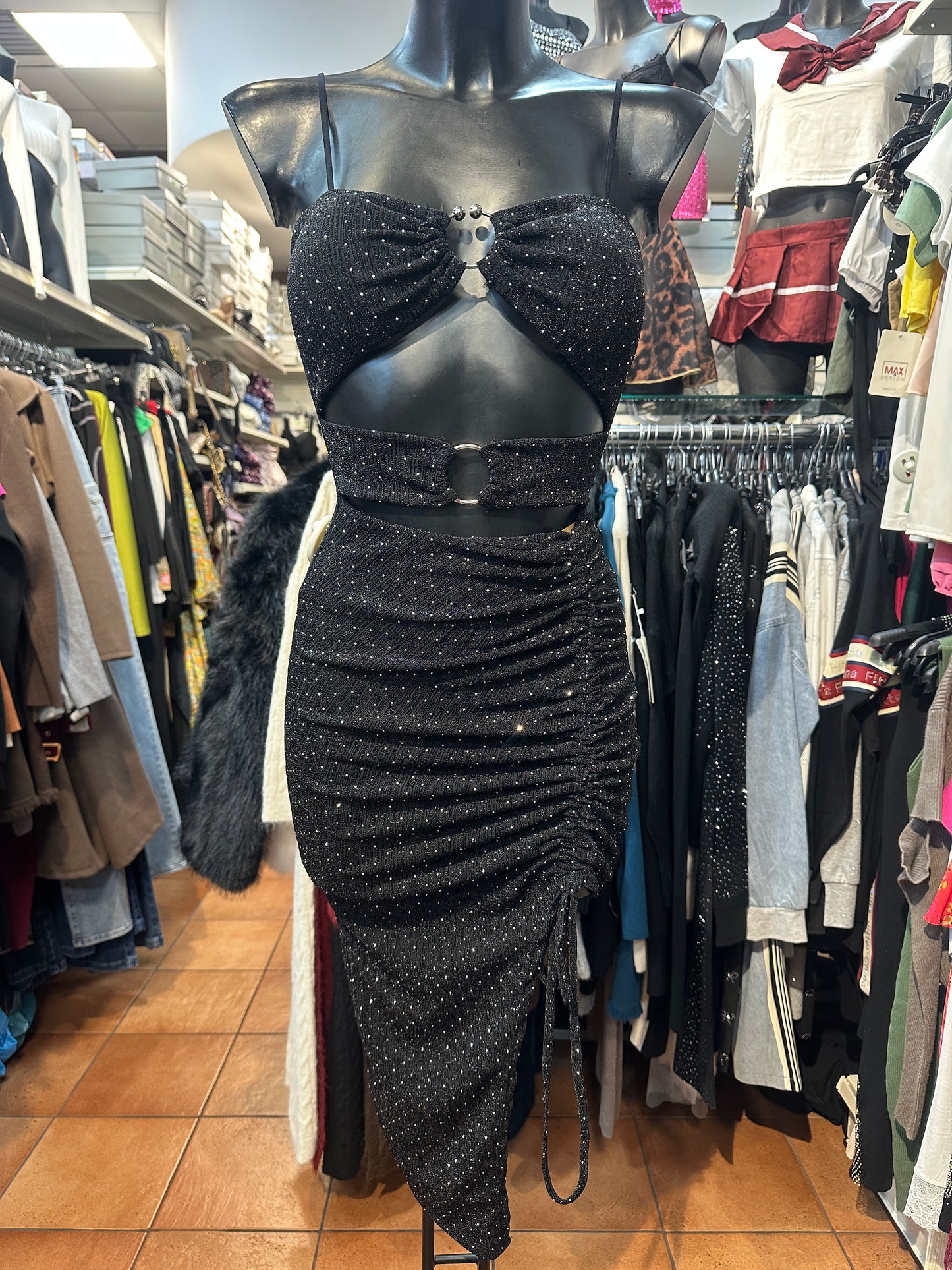 Mini-abito aderente cut-out con drappeggio e strass – CRIMINE PASSIONALE ❤️‍🔥💎