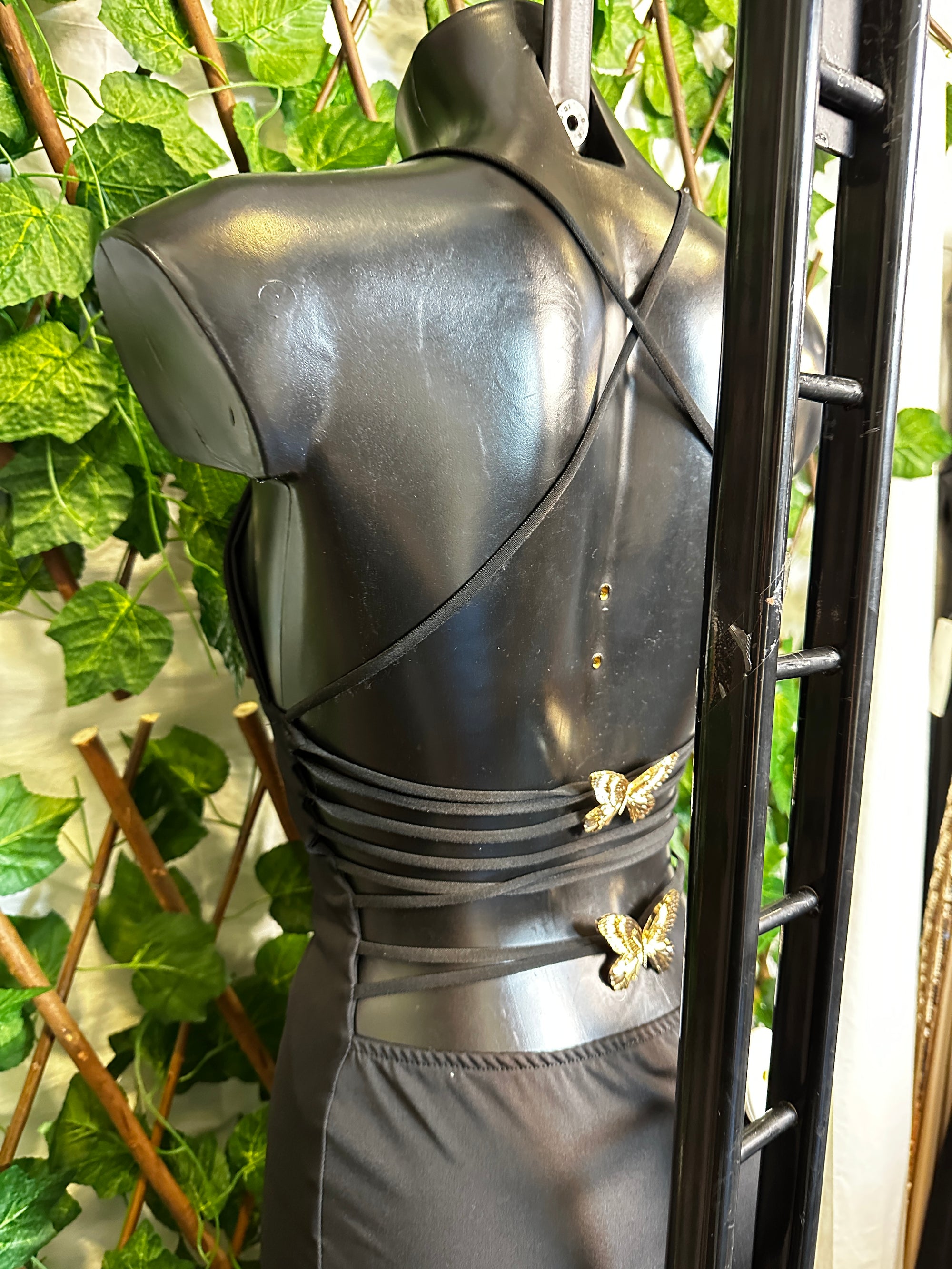 Vestito con farfalle dorate sulla schiena e scollatura profonda | taglia unica