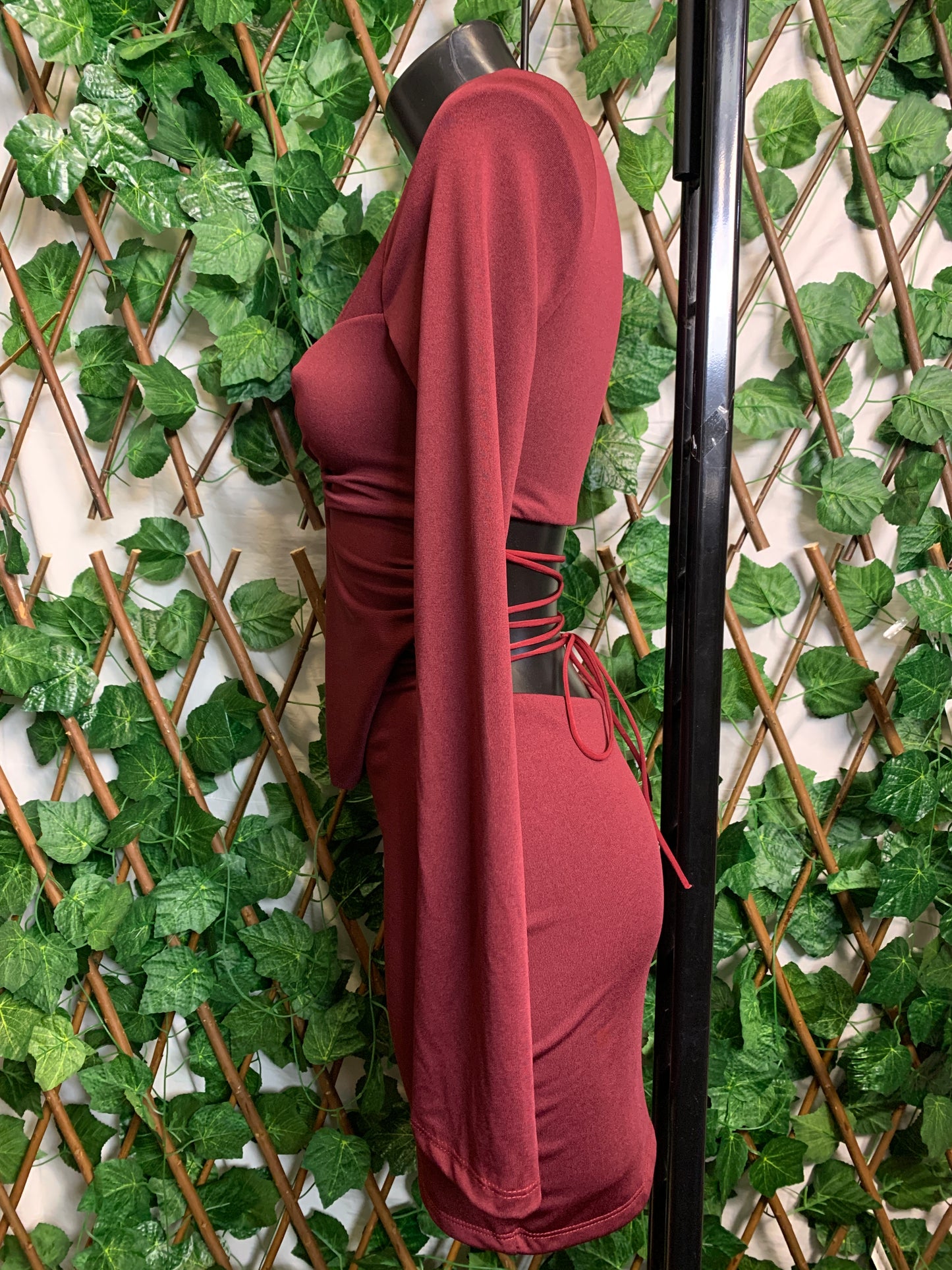 Dress with laces on the back