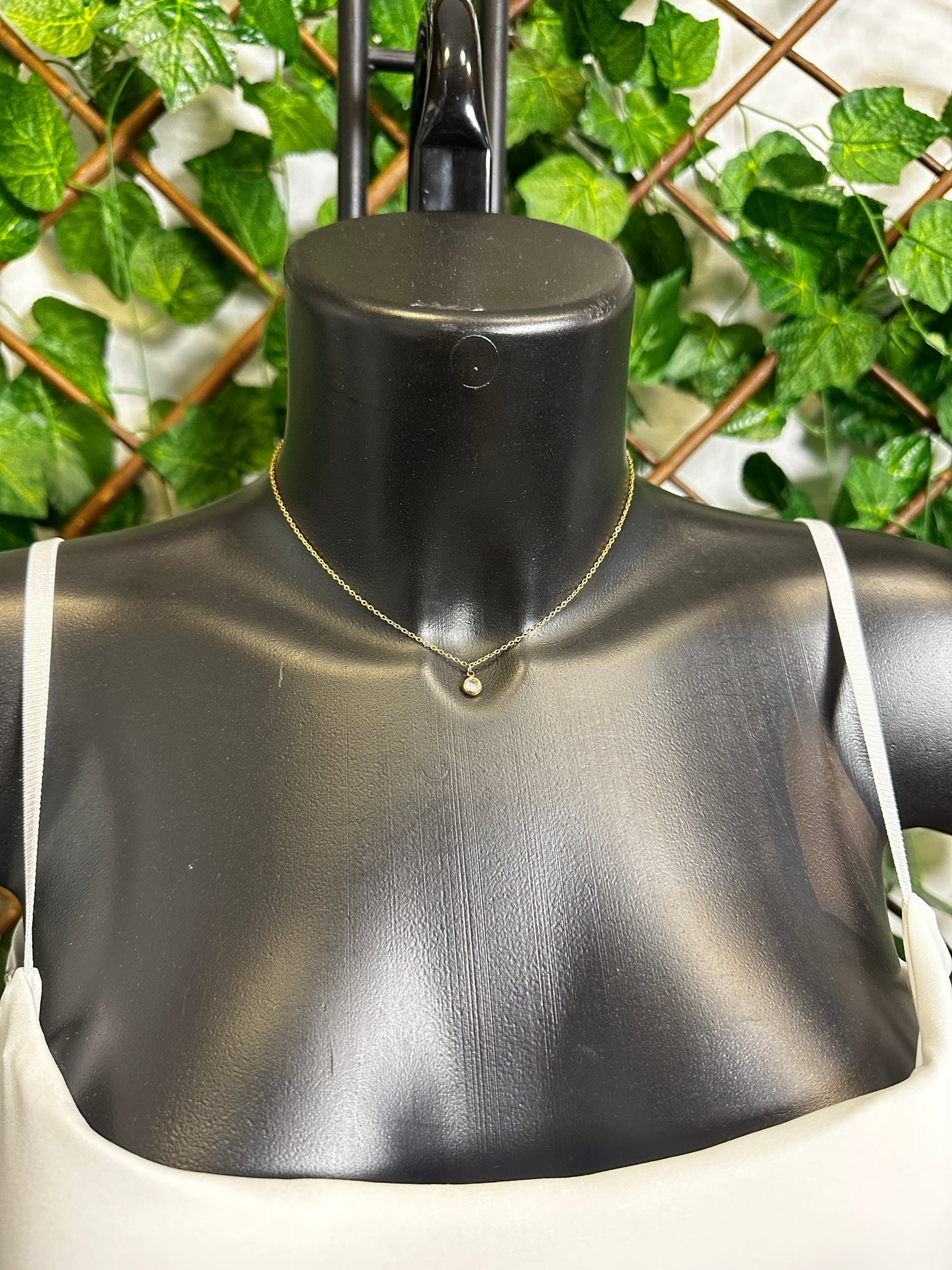 Chain necklace with rhinestones on the back