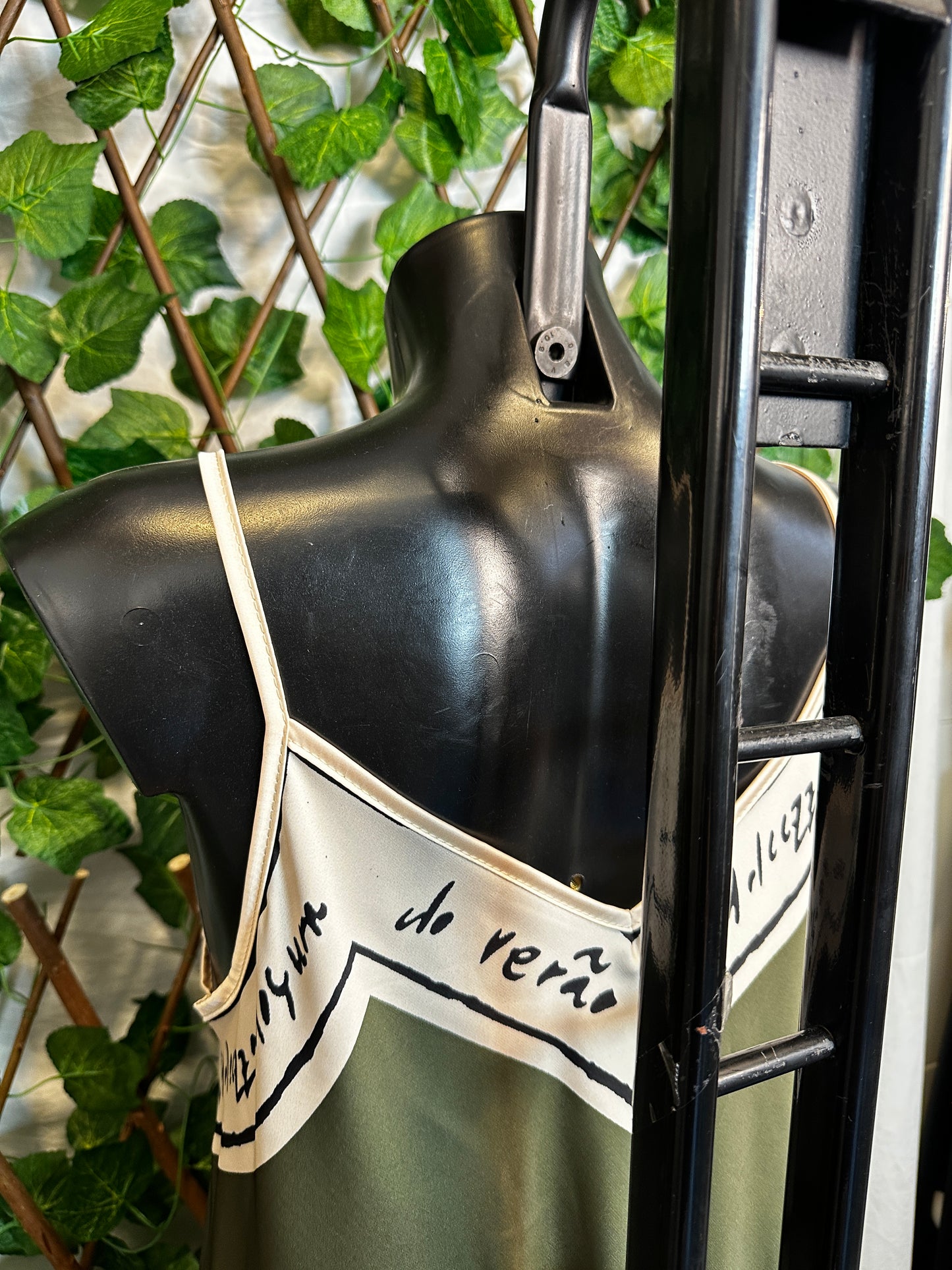 Lightweight dress with a silky art print | one size