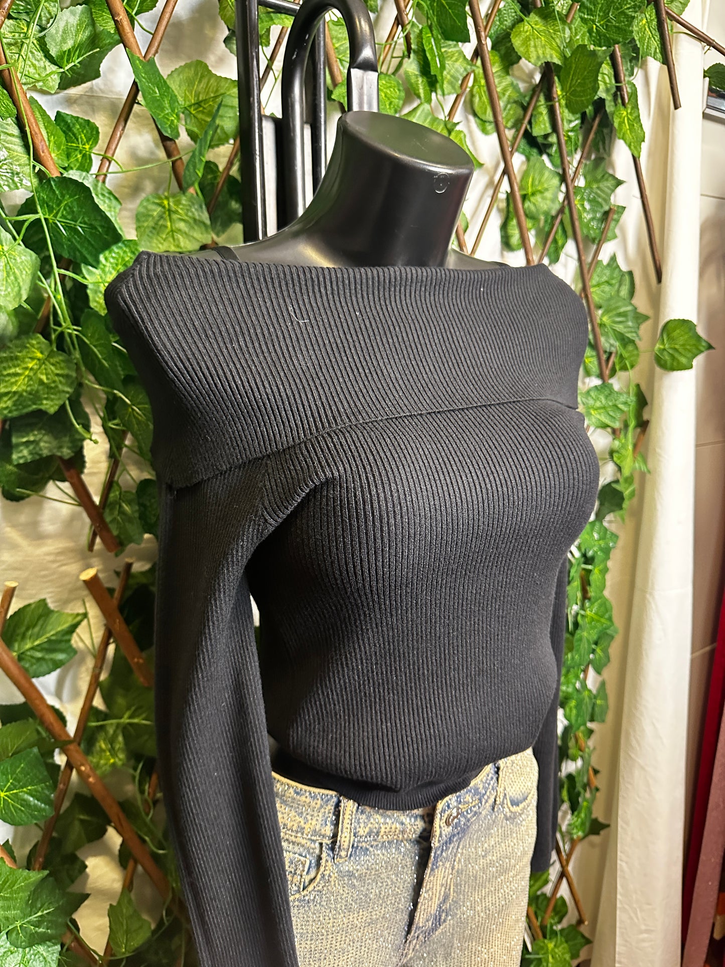 Short shirts with wide necklines