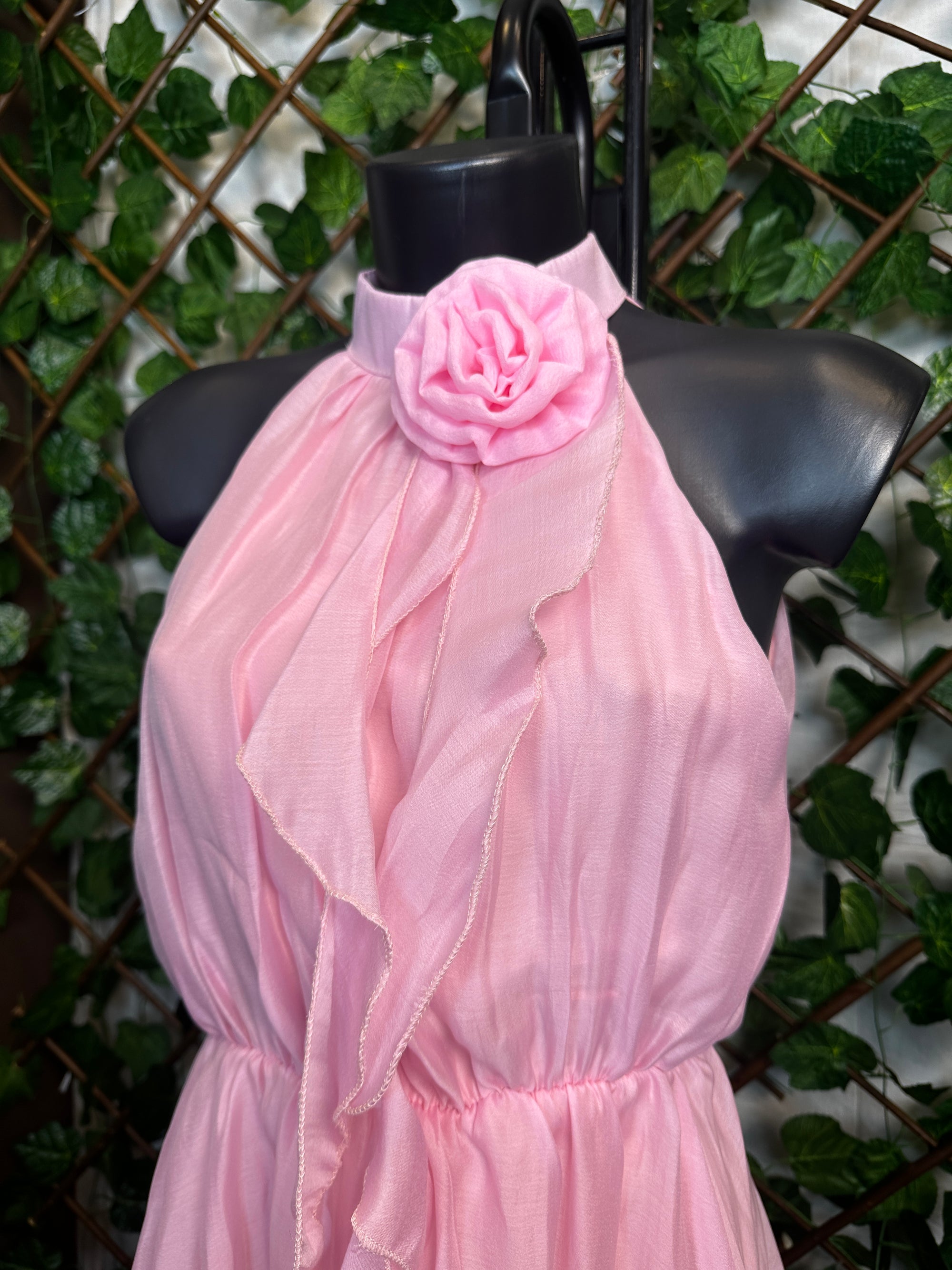 Vestito corto con dettaglio fiore